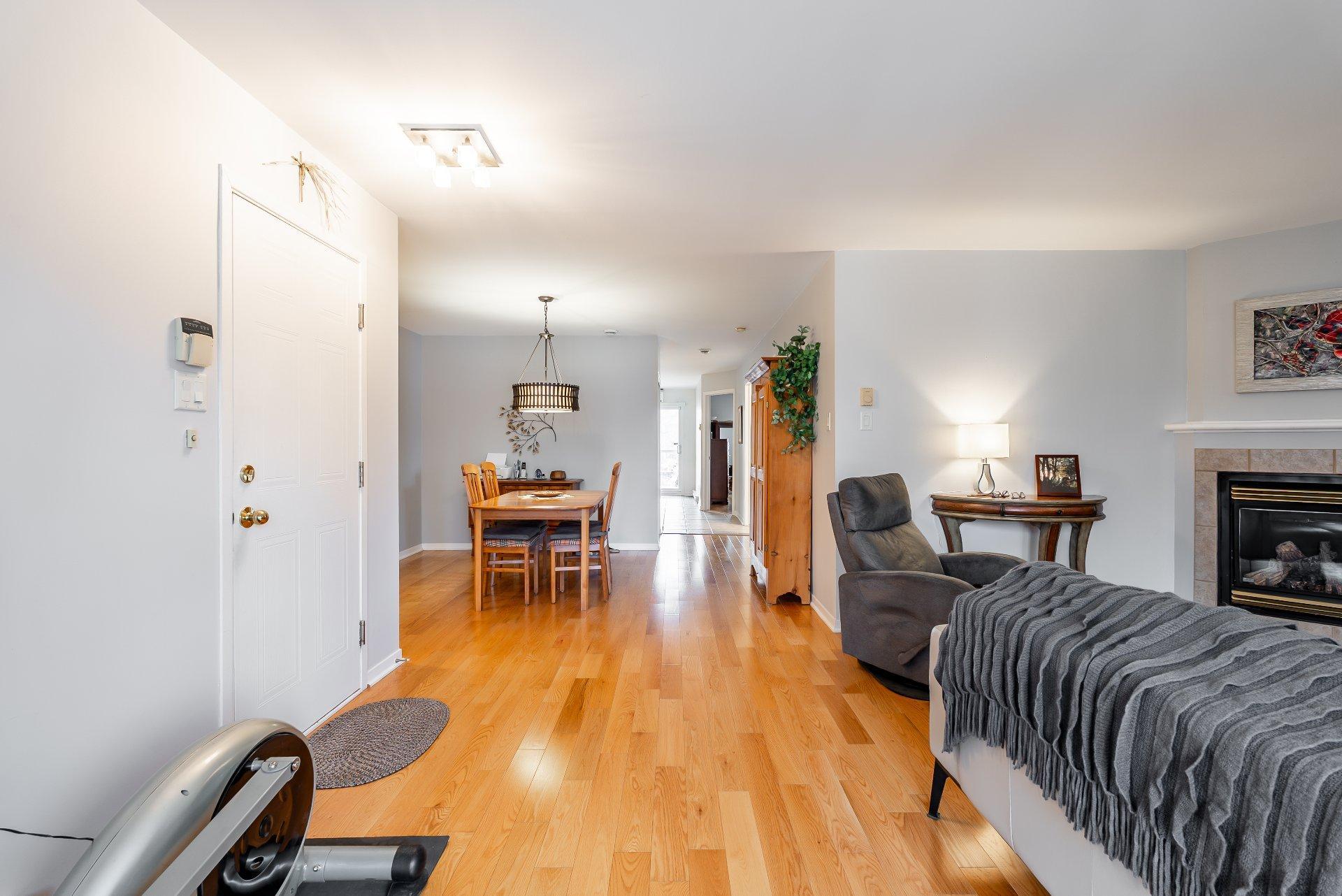 









2468


Rue de Nagano

,
Terrebonne (Terrebonne),




QC
J6X4T4

