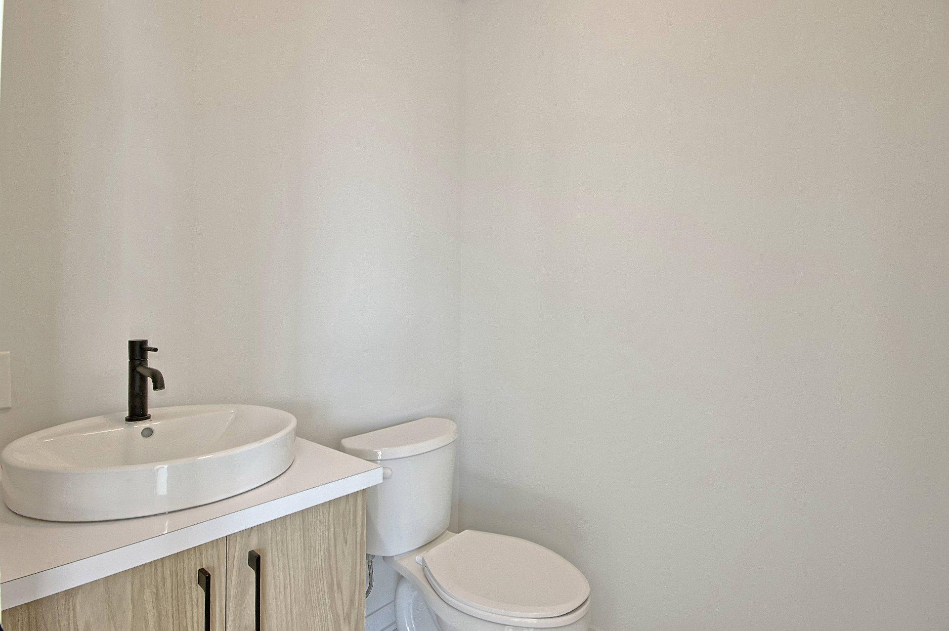









127


Rue du Quai

,
Saint-Louis-de-Gonzague,




QC
J0S1T0

