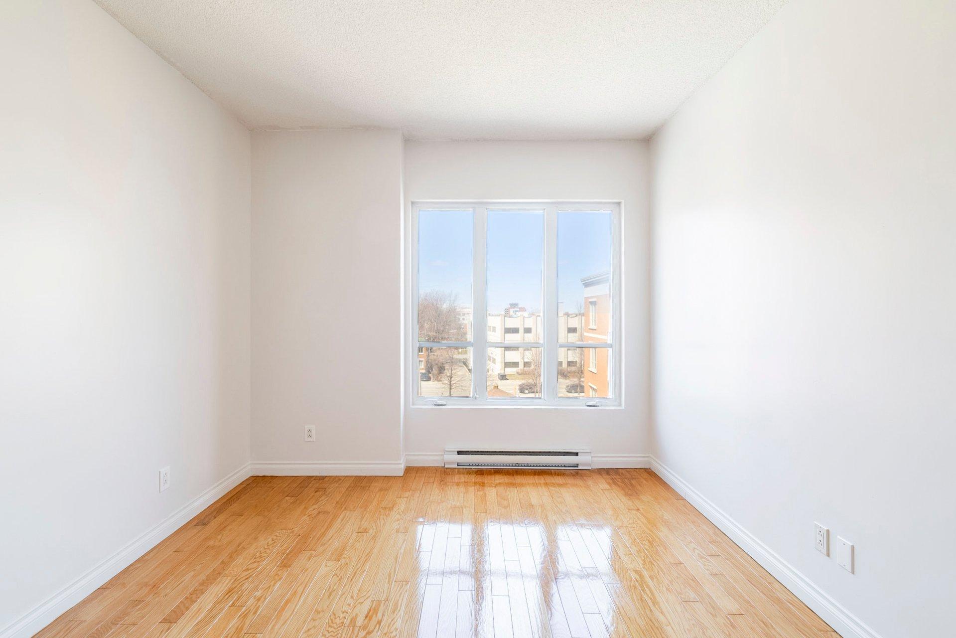 









1500


Rue St-Louis

, 401,
Montréal (Saint-Laurent),




QC
H4L0A4

