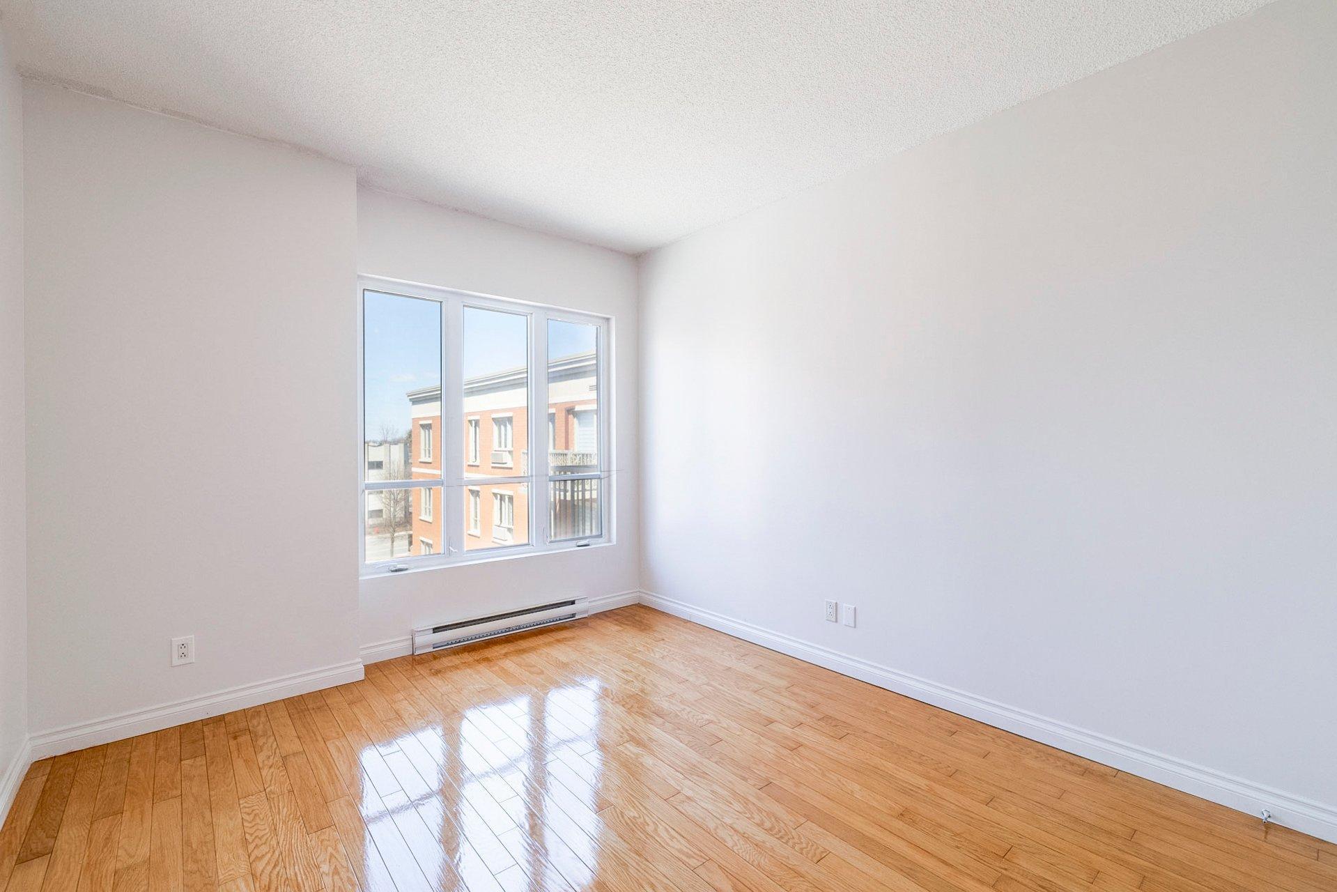 









1500


Rue St-Louis

, 401,
Montréal (Saint-Laurent),




QC
H4L0A4

