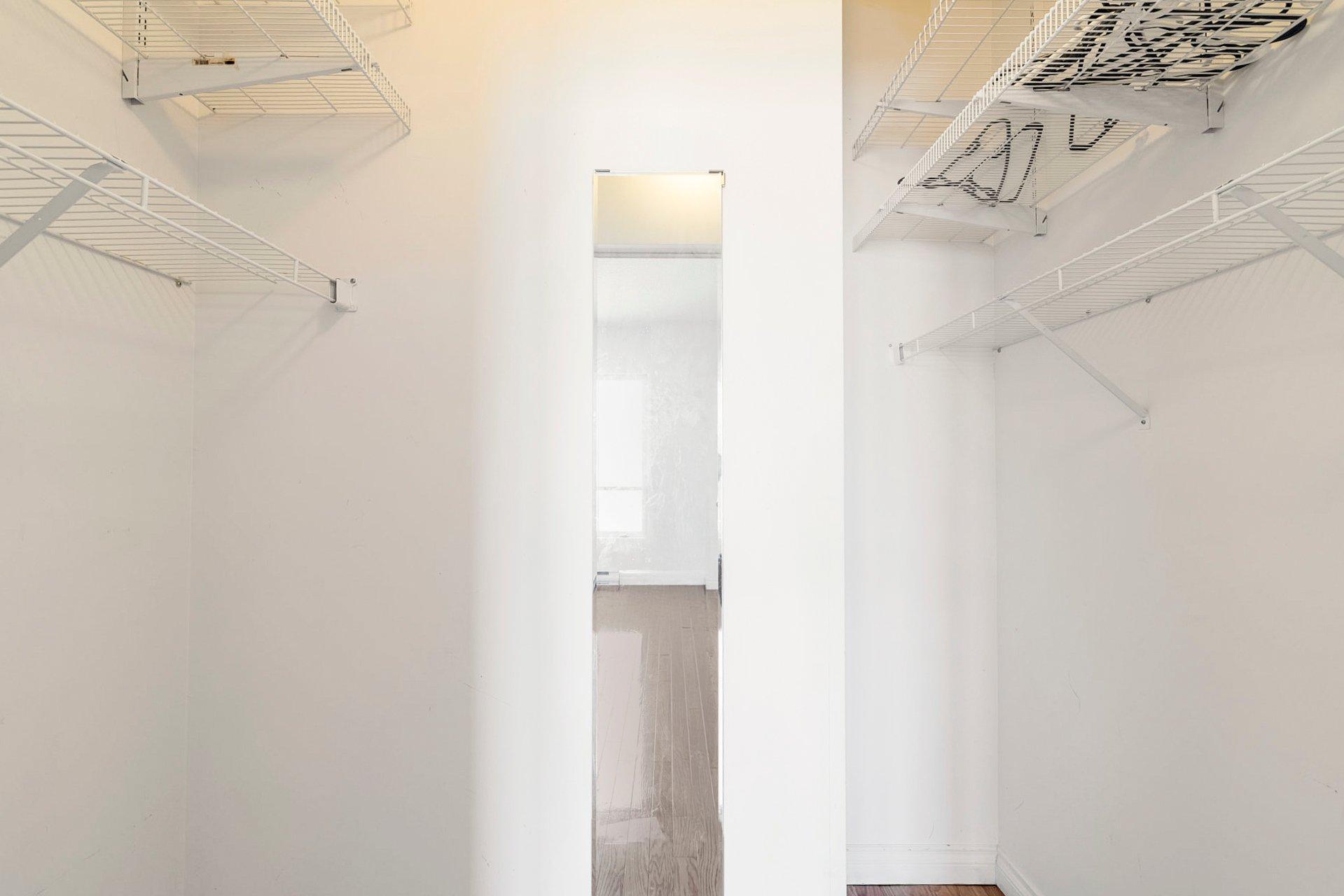 









1500


Rue St-Louis

, 401,
Montréal (Saint-Laurent),




QC
H4L0A4

