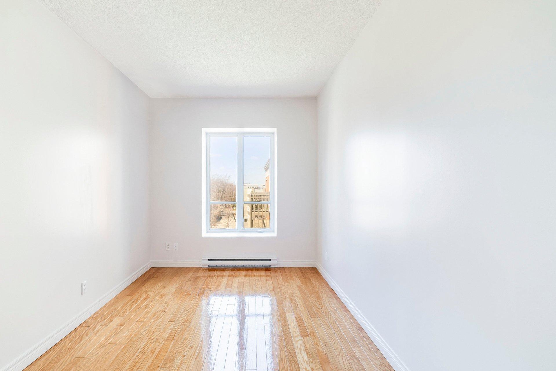 









1500


Rue St-Louis

, 401,
Montréal (Saint-Laurent),




QC
H4L0A4


