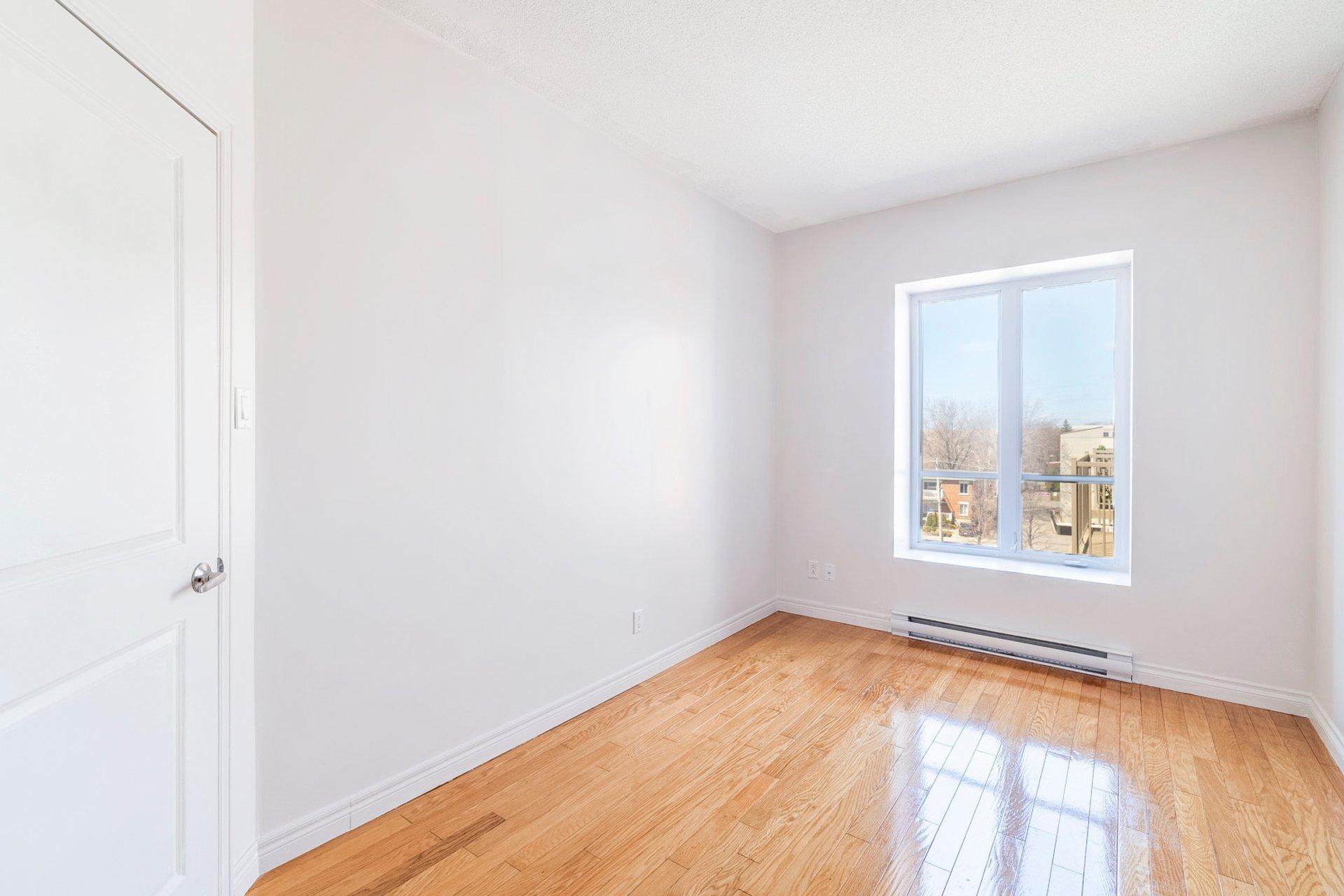 









1500


Rue St-Louis

, 401,
Montréal (Saint-Laurent),




QC
H4L0A4

