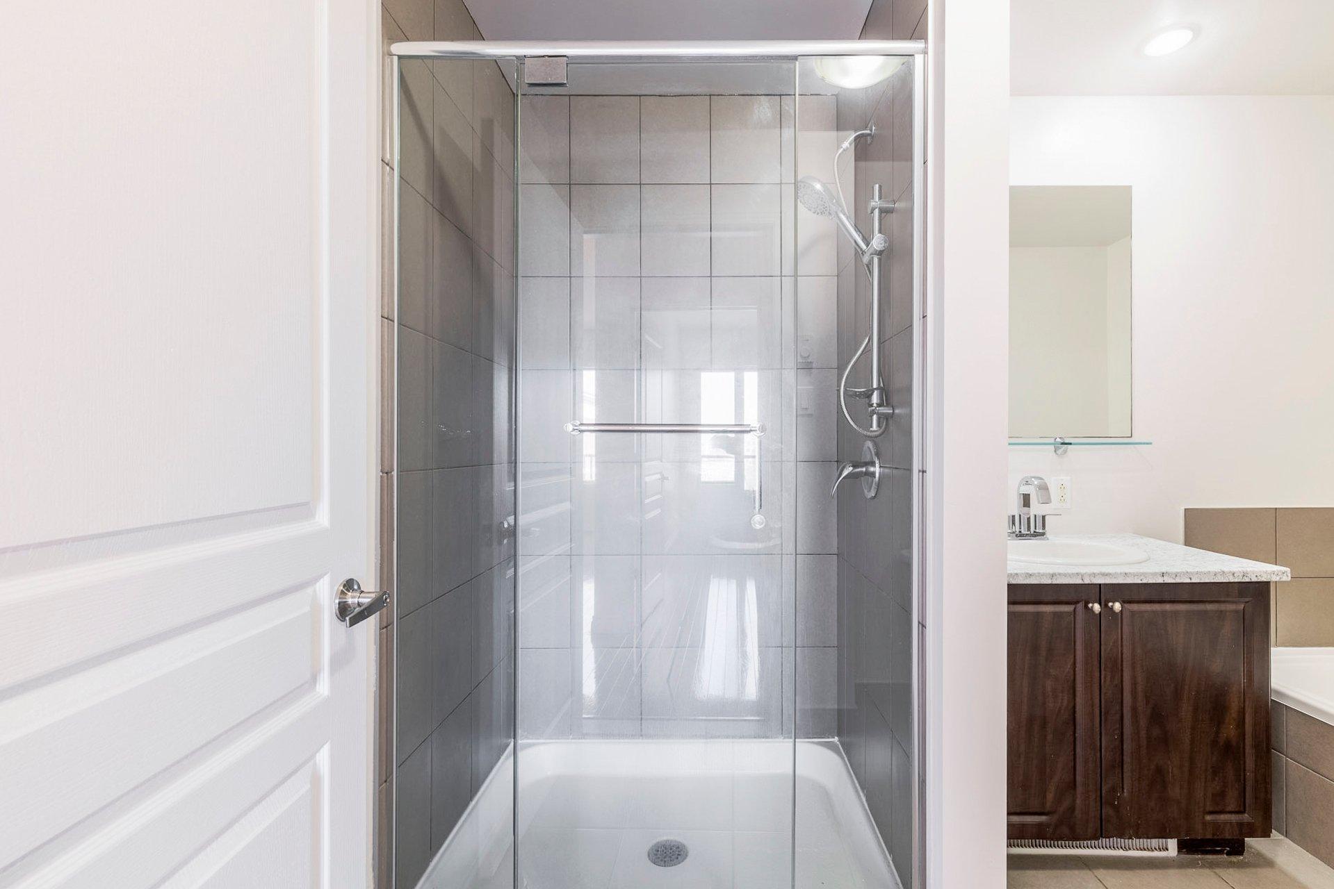 









1500


Rue St-Louis

, 401,
Montréal (Saint-Laurent),




QC
H4L0A4

