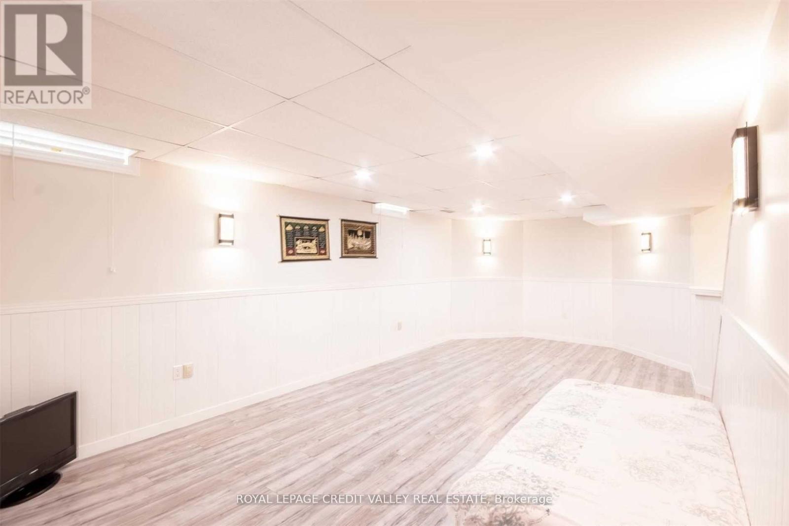 












123 NAPOLEON COURT

,
London,




Ontario
N5V4B2

