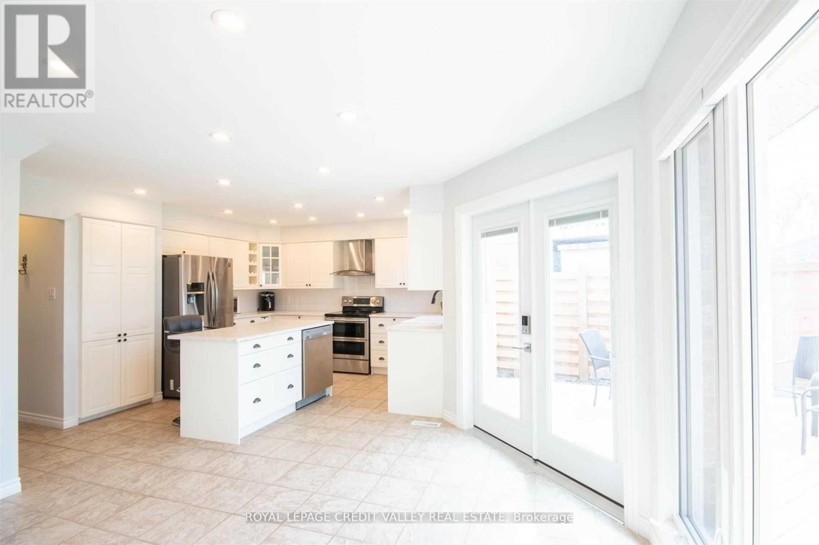 












123 NAPOLEON COURT

,
London,




Ontario
N5V4B2

