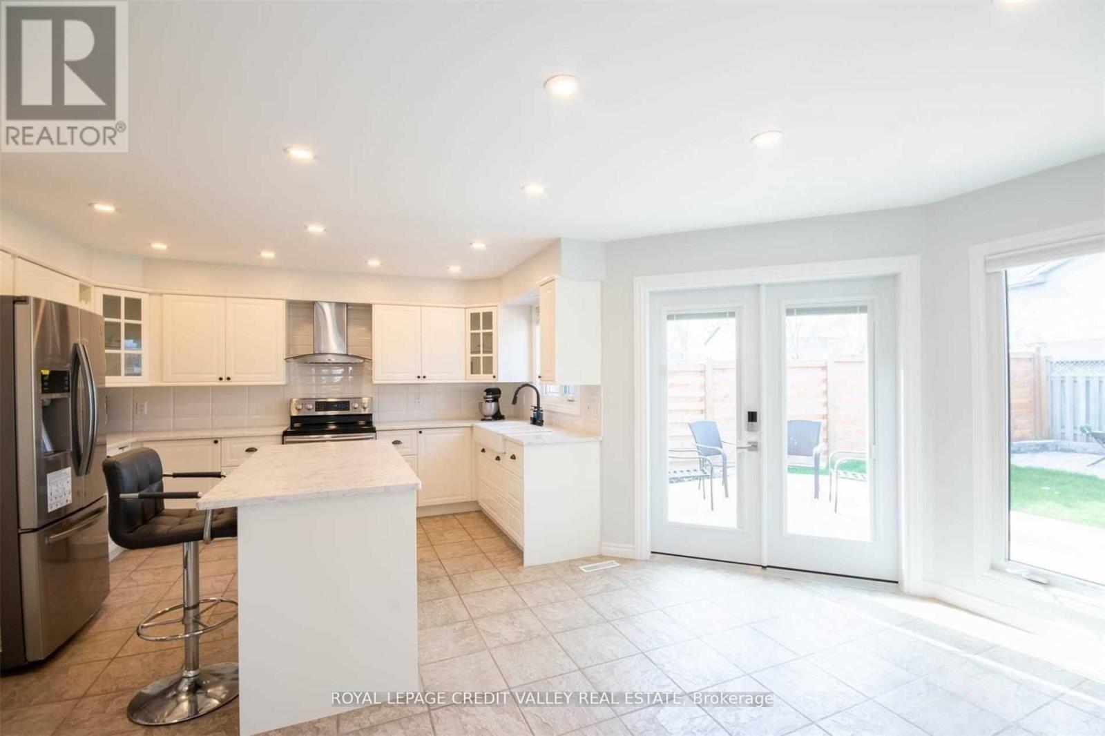 












123 NAPOLEON COURT

,
London,




Ontario
N5V4B2

