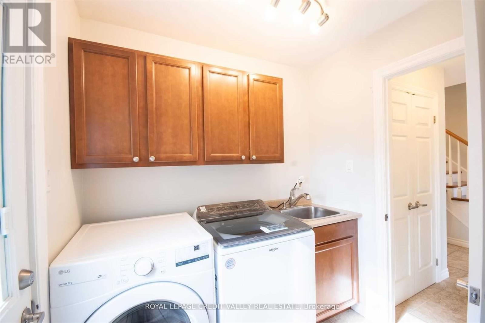 












123 NAPOLEON COURT

,
London,




Ontario
N5V4B2

