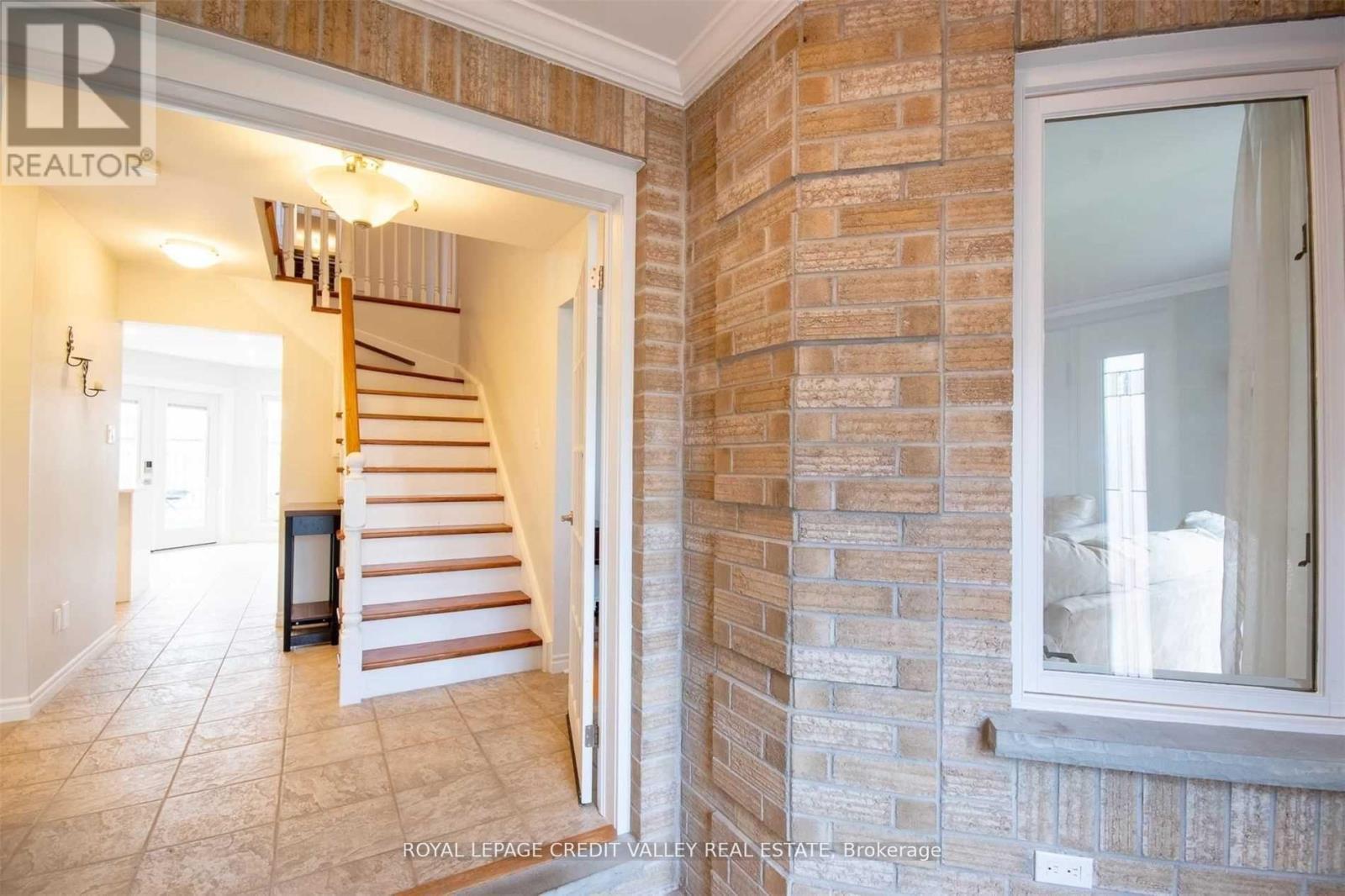












123 NAPOLEON COURT

,
London,




Ontario
N5V4B2

