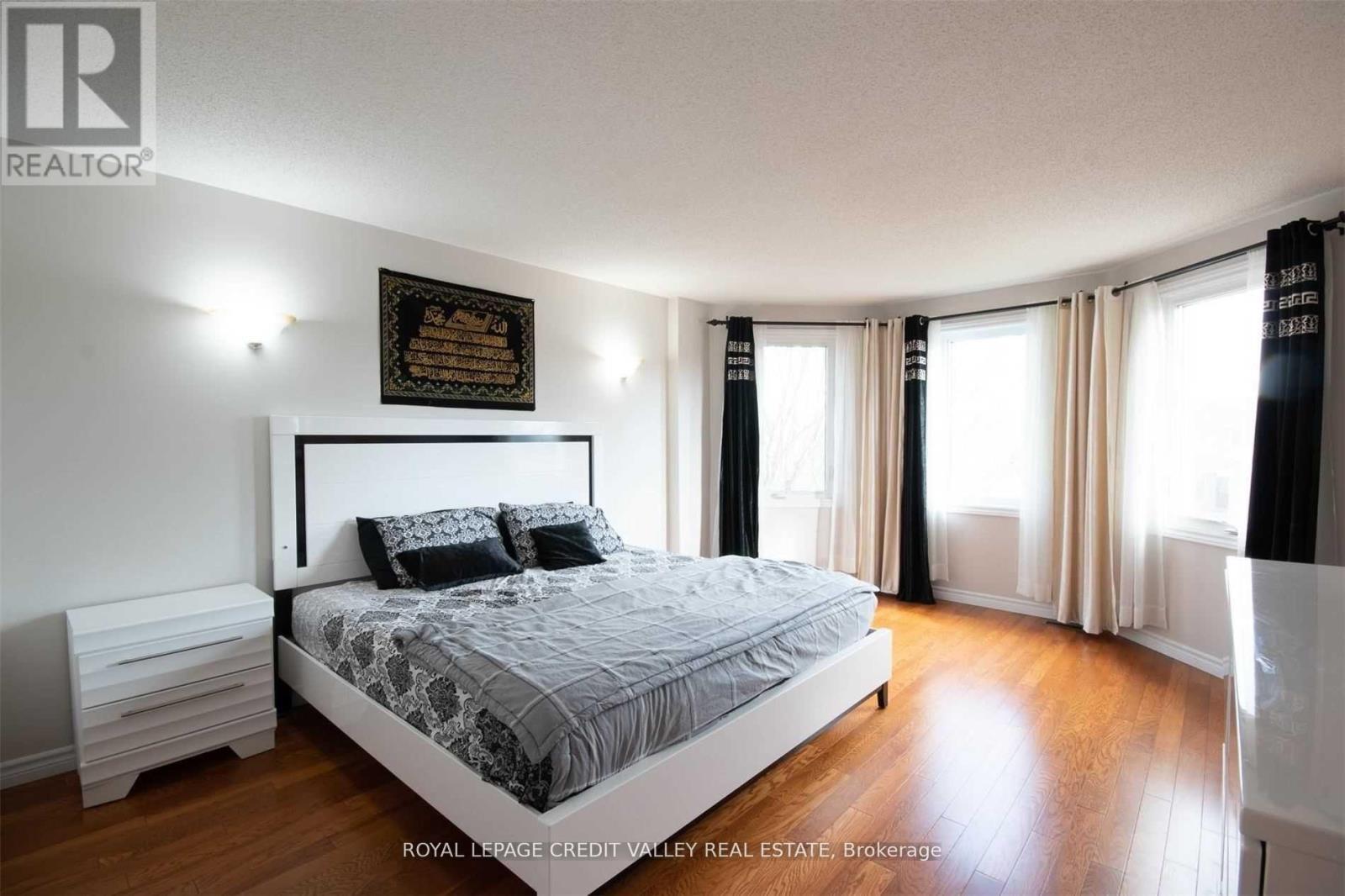 












123 NAPOLEON COURT

,
London,




Ontario
N5V4B2

