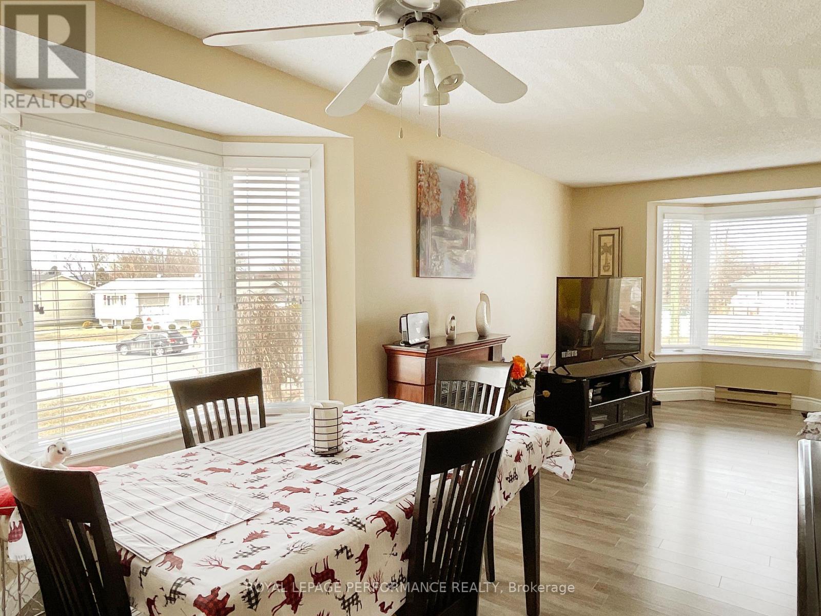 












5 - 762 HIGGINSON STREET S

,
Hawkesbury,




Ontario
K6A3K9

