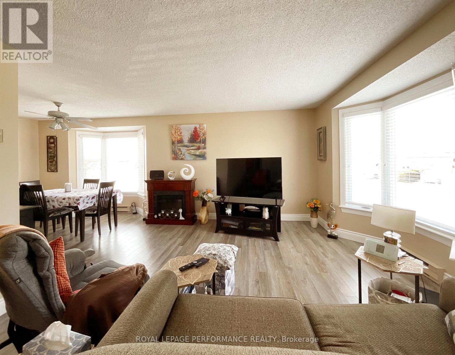 












5 - 762 HIGGINSON STREET S

,
Hawkesbury,




Ontario
K6A3K9


