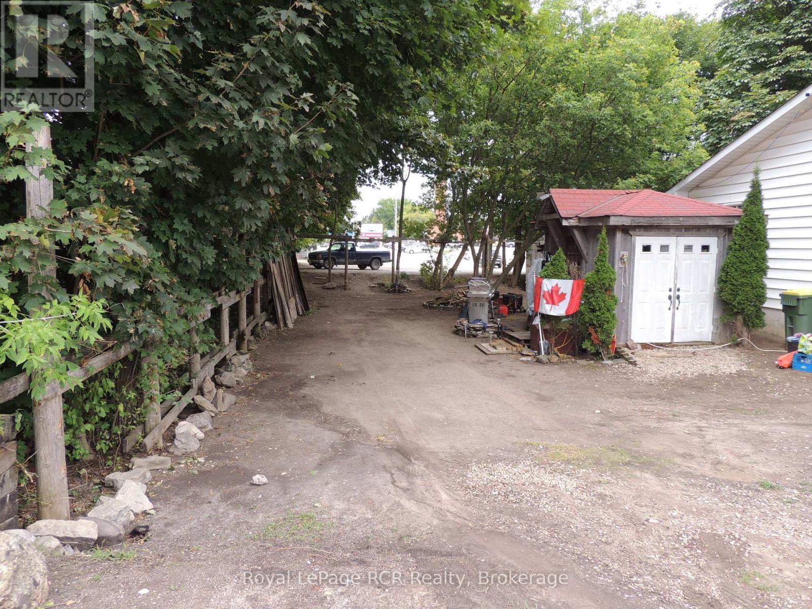 












23 ARGYLE STREET

,
Grey Highlands (Markdale),







Ontario
N0C1H0

