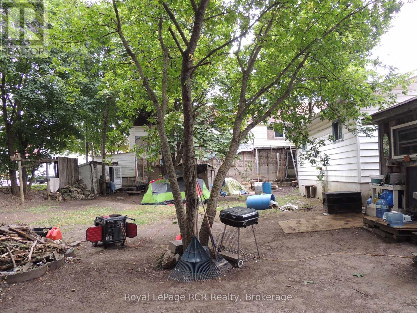 












23 ARGYLE STREET

,
Grey Highlands (Markdale),







Ontario
N0C1H0

