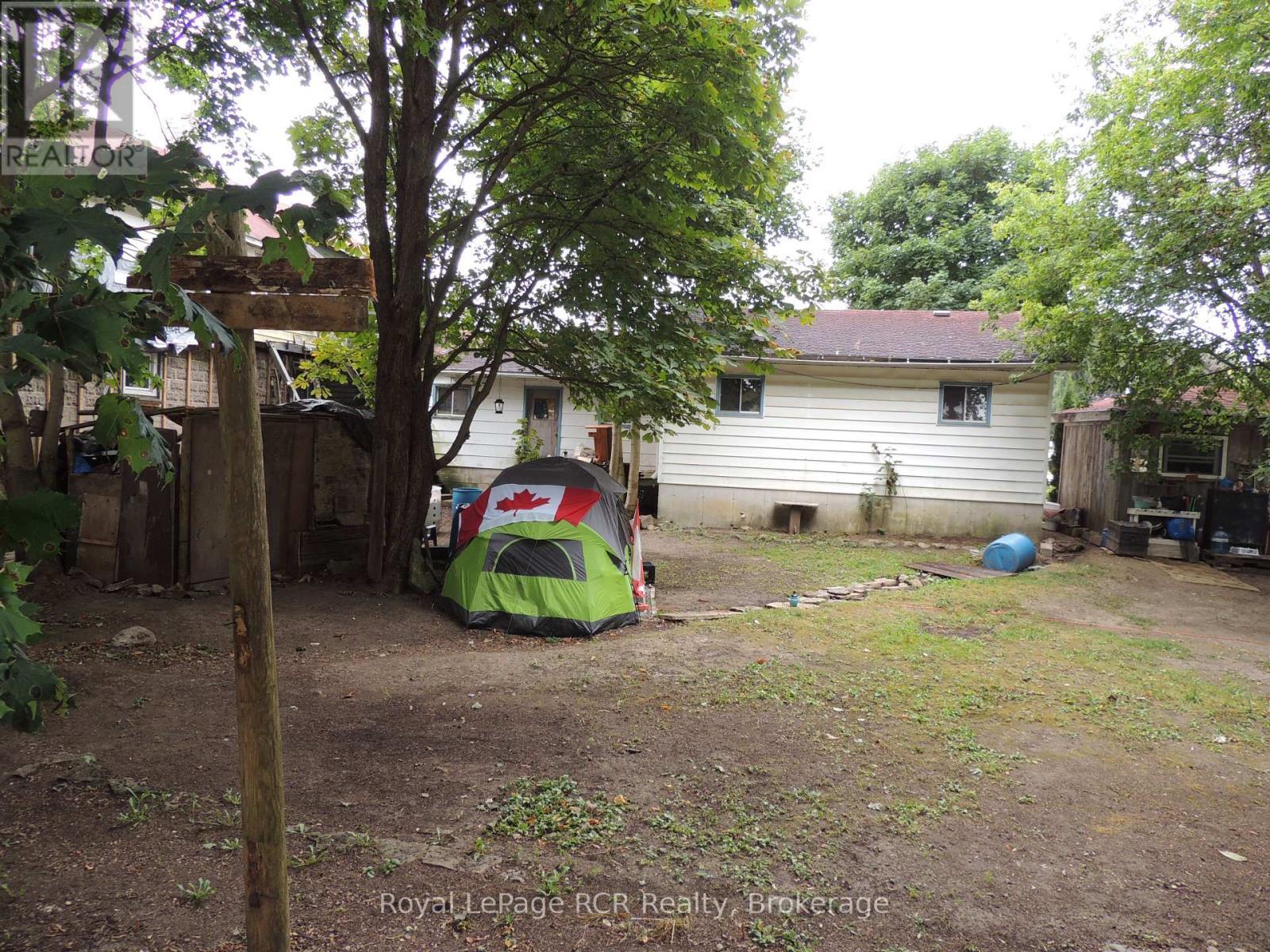 












23 ARGYLE STREET

,
Grey Highlands (Markdale),







Ontario
N0C1H0

