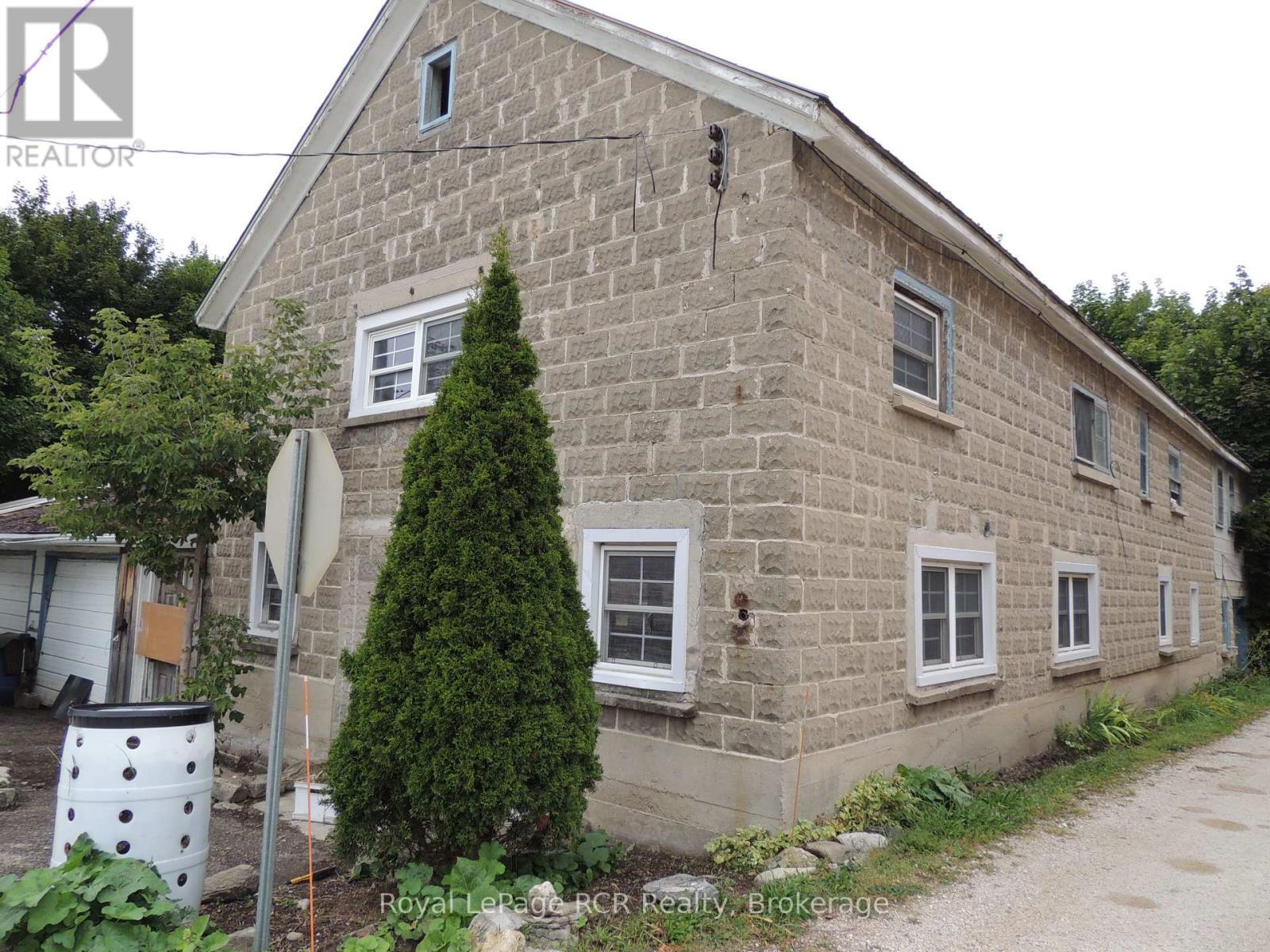 












23 ARGYLE STREET

,
Grey Highlands (Markdale),







Ontario
N0C1H0

