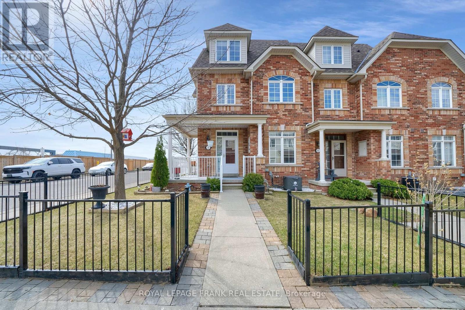 












2 YEWTREE WAY

,
Whitby (Pringle Creek),




Ontario
L1R0E2

