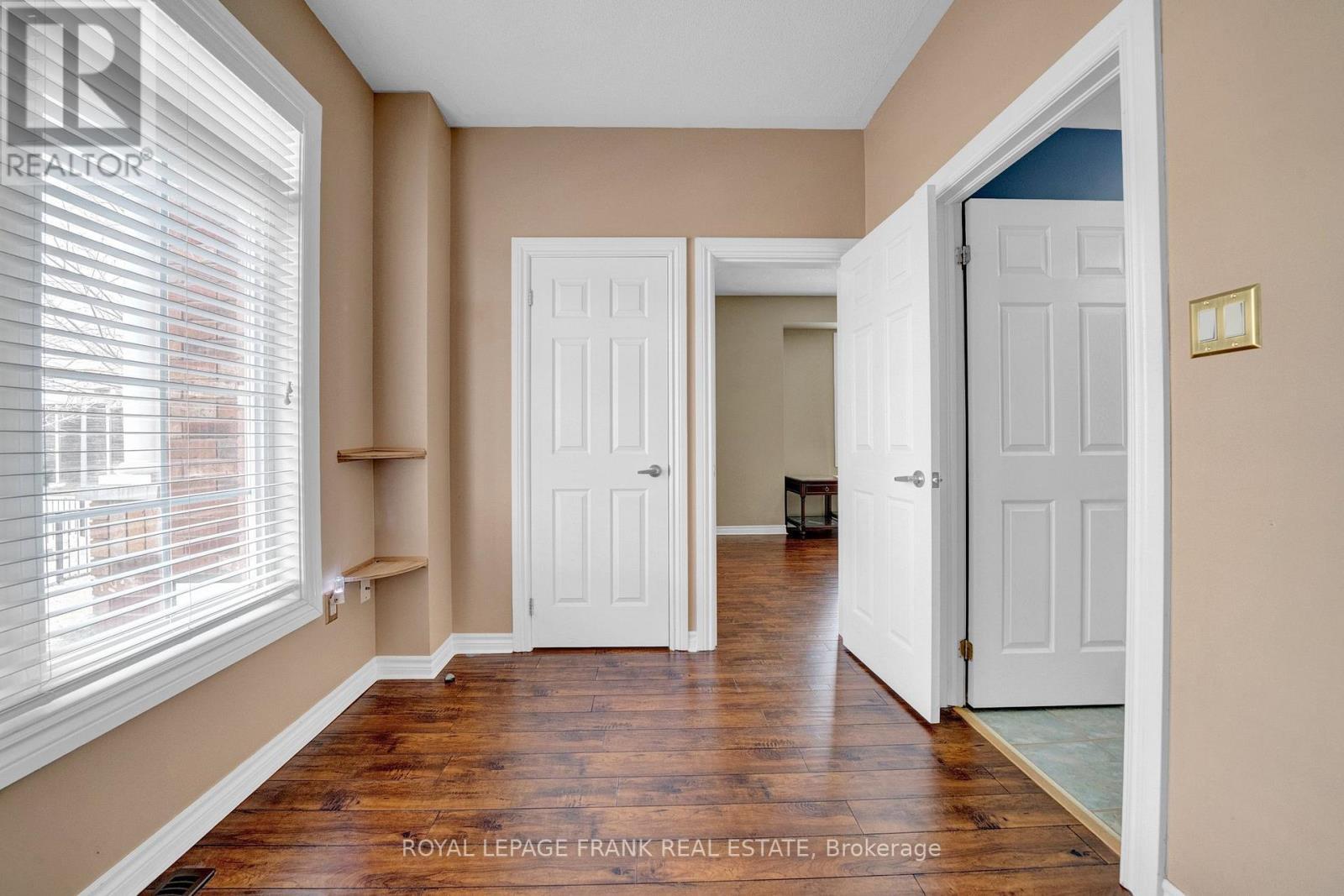 












2 YEWTREE WAY

,
Whitby (Pringle Creek),




Ontario
L1R0E2


