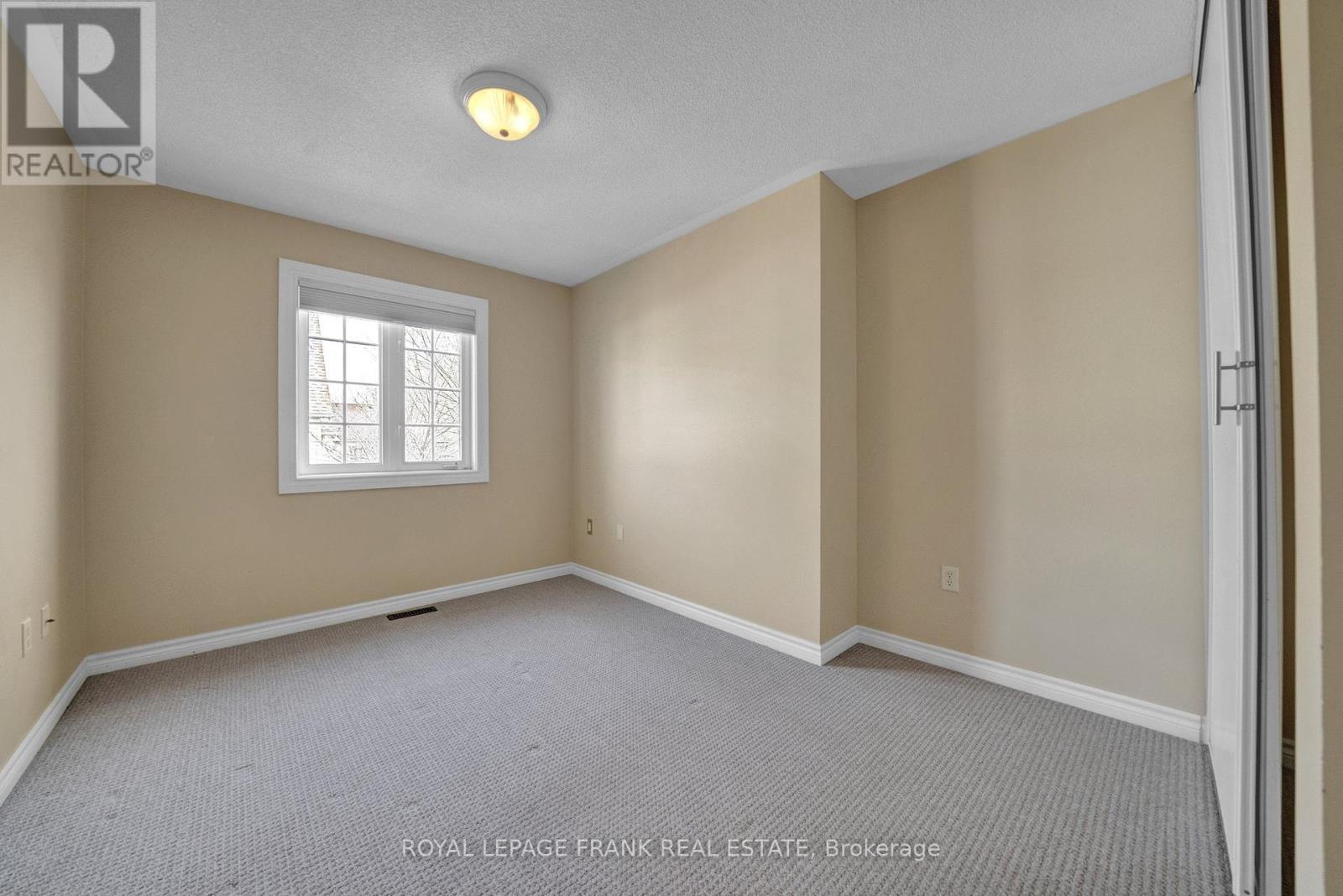 












2 YEWTREE WAY

,
Whitby (Pringle Creek),




Ontario
L1R0E2

