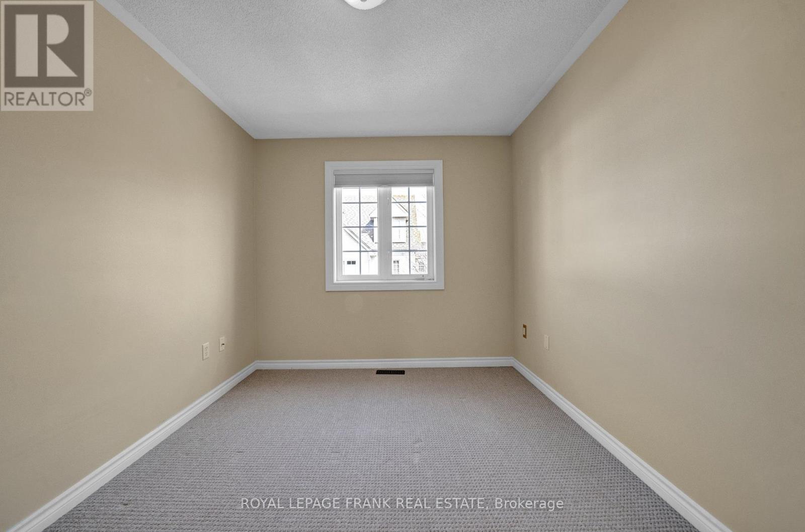 












2 YEWTREE WAY

,
Whitby (Pringle Creek),




Ontario
L1R0E2

