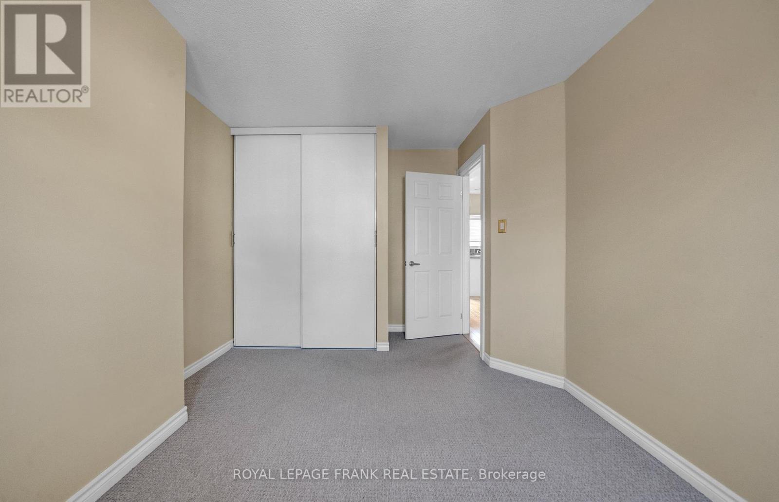 












2 YEWTREE WAY

,
Whitby (Pringle Creek),




Ontario
L1R0E2

