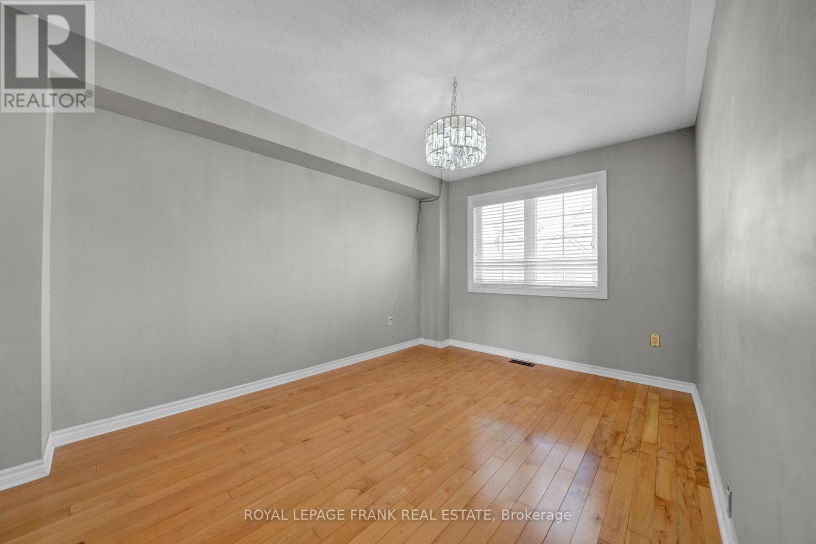 












2 YEWTREE WAY

,
Whitby (Pringle Creek),




Ontario
L1R0E2

