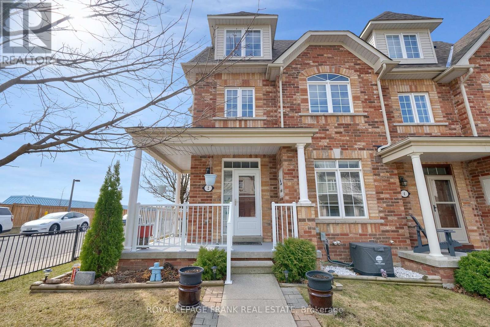 












2 YEWTREE WAY

,
Whitby (Pringle Creek),




Ontario
L1R0E2


