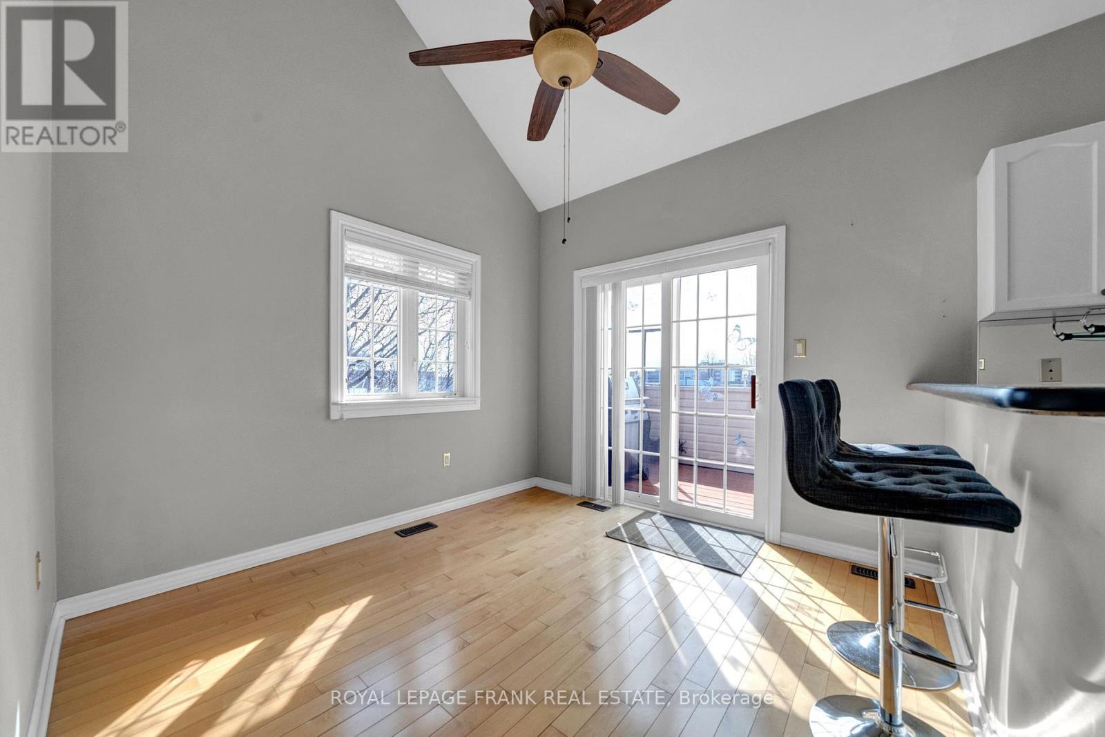 












2 YEWTREE WAY

,
Whitby (Pringle Creek),




Ontario
L1R0E2

