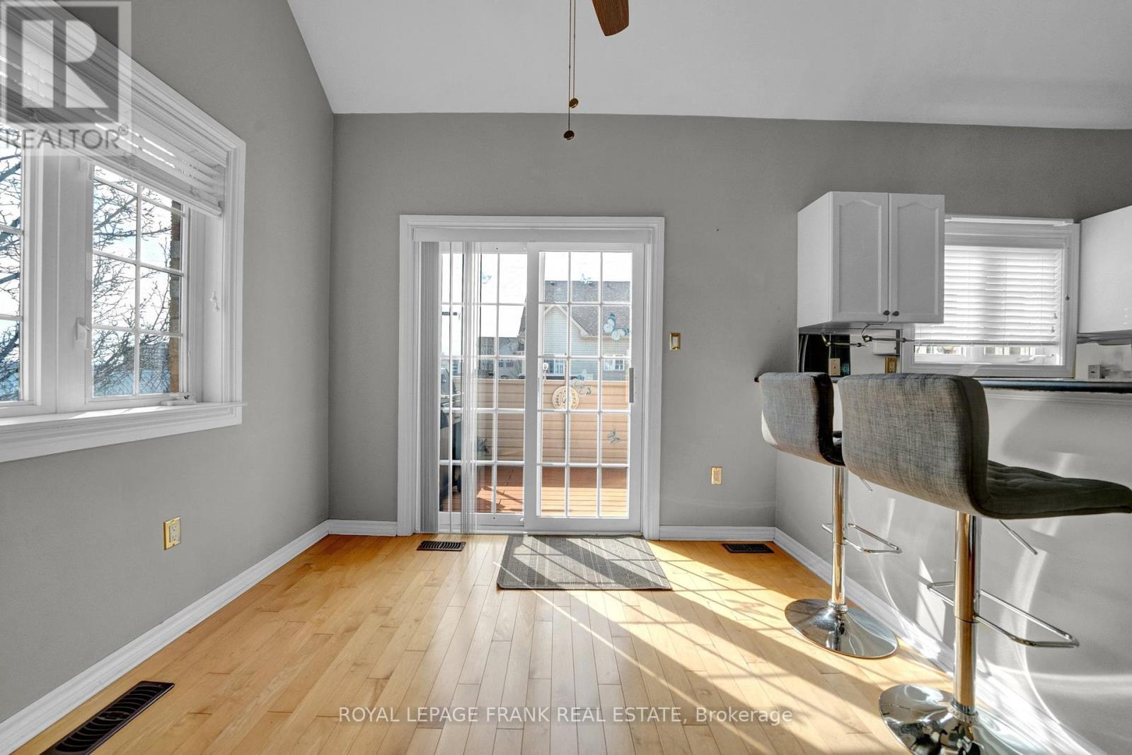 












2 YEWTREE WAY

,
Whitby (Pringle Creek),




Ontario
L1R0E2

