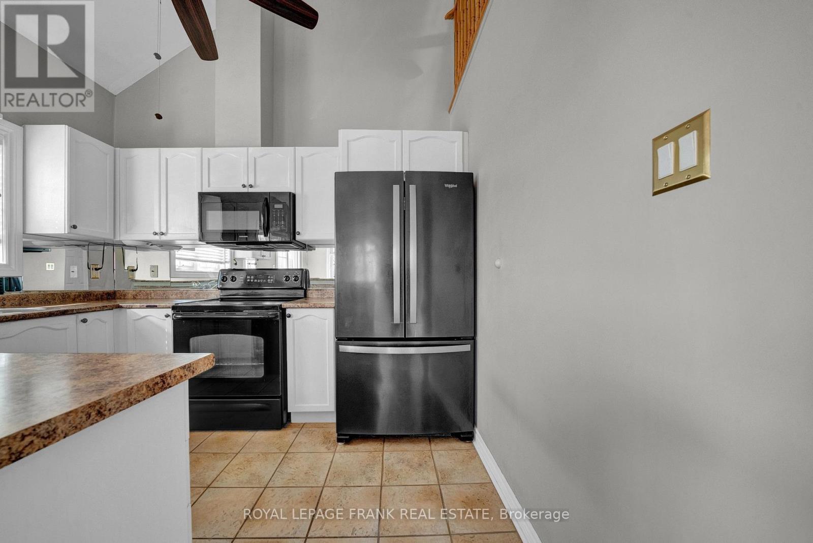 












2 YEWTREE WAY

,
Whitby (Pringle Creek),




Ontario
L1R0E2

