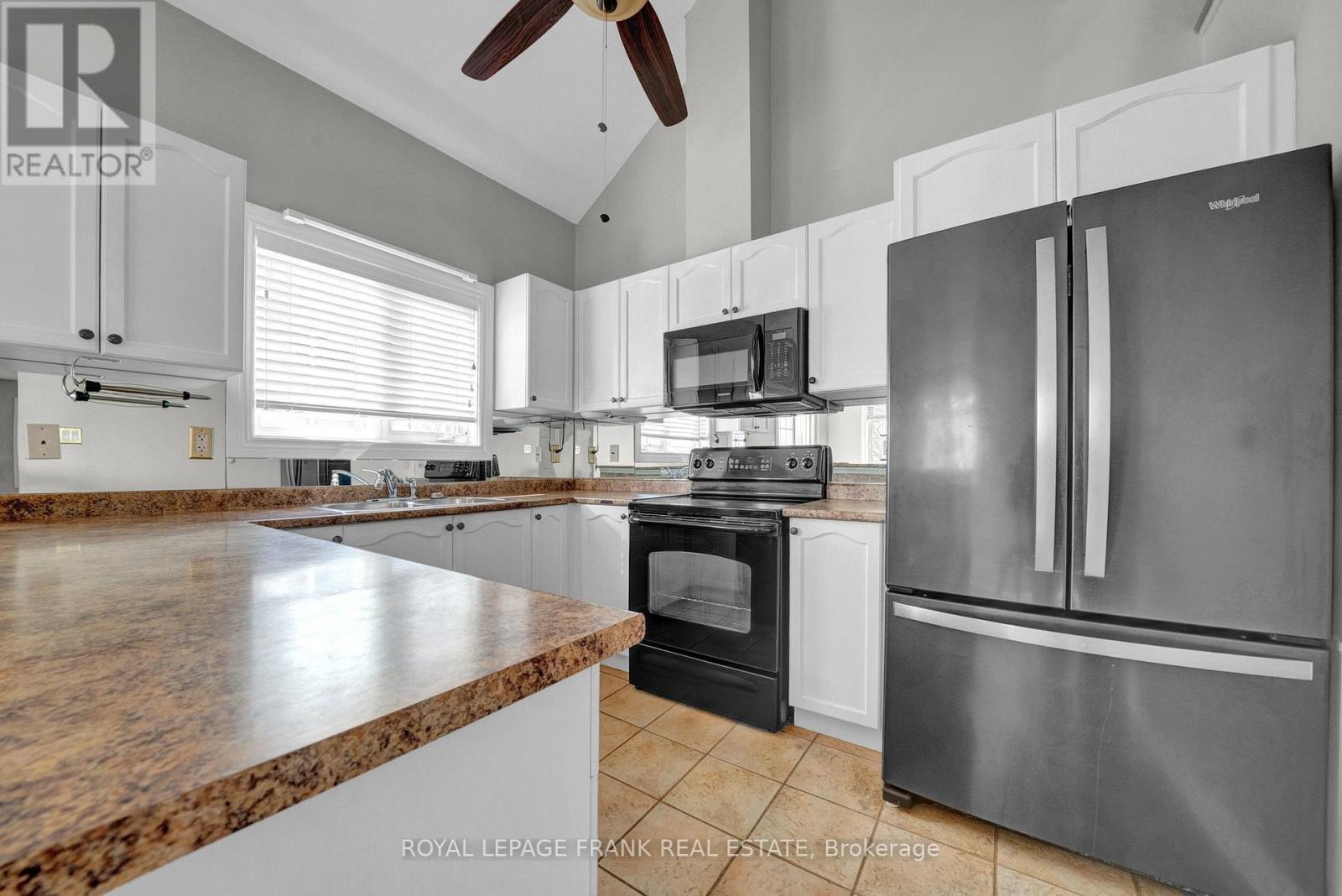 












2 YEWTREE WAY

,
Whitby (Pringle Creek),




Ontario
L1R0E2


