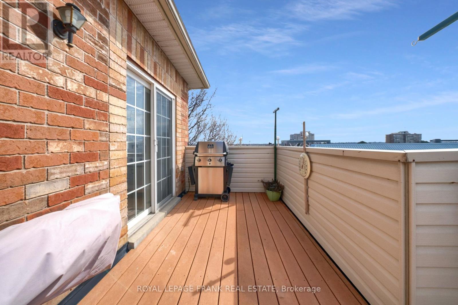 












2 YEWTREE WAY

,
Whitby (Pringle Creek),




Ontario
L1R0E2

