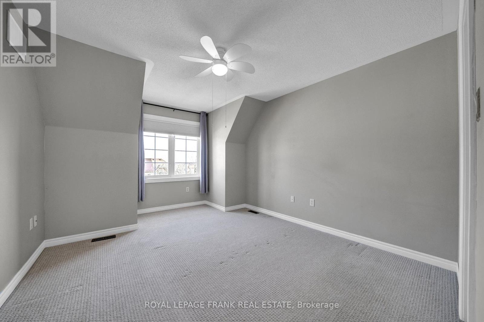 












2 YEWTREE WAY

,
Whitby (Pringle Creek),




Ontario
L1R0E2

