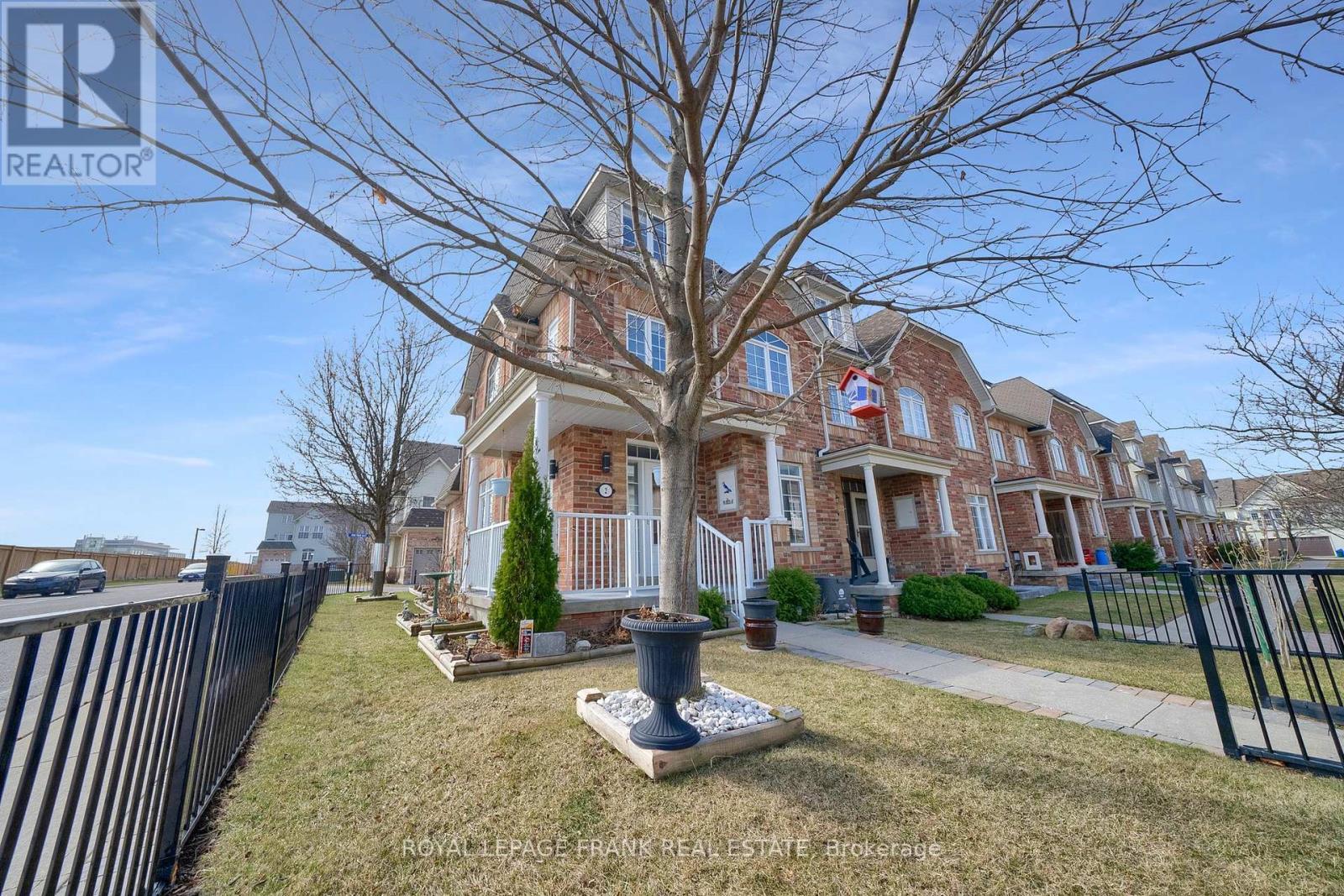 












2 YEWTREE WAY

,
Whitby (Pringle Creek),




Ontario
L1R0E2

