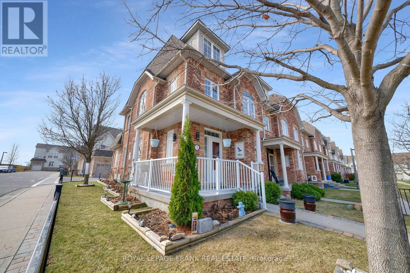 












2 YEWTREE WAY

,
Whitby (Pringle Creek),




Ontario
L1R0E2

