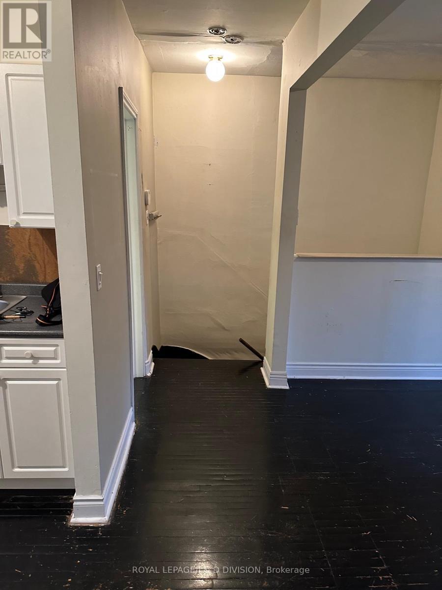 












UPPER - 9 IRWIN AVENUE

,
Toronto,




Ontario
M4Y1L1

