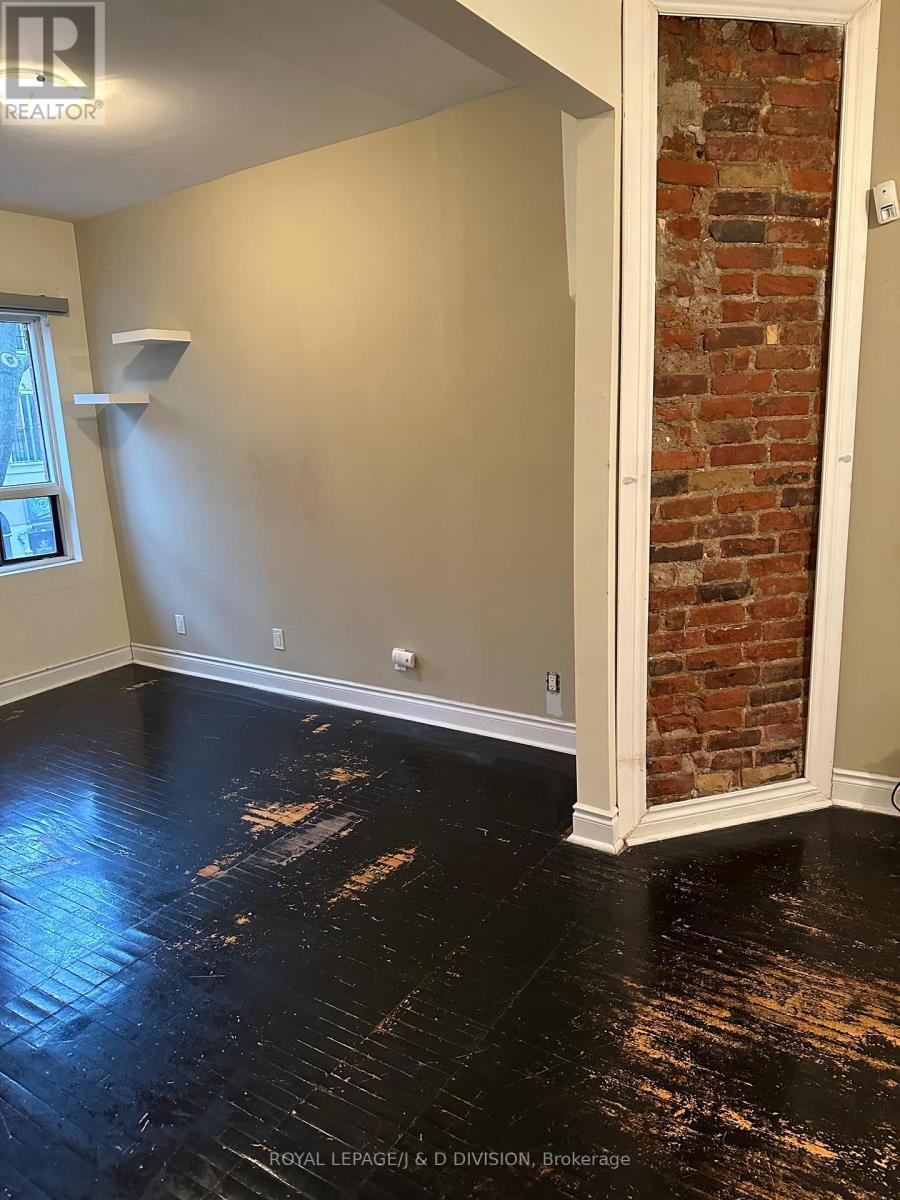 












UPPER - 9 IRWIN AVENUE

,
Toronto,




Ontario
M4Y1L1

