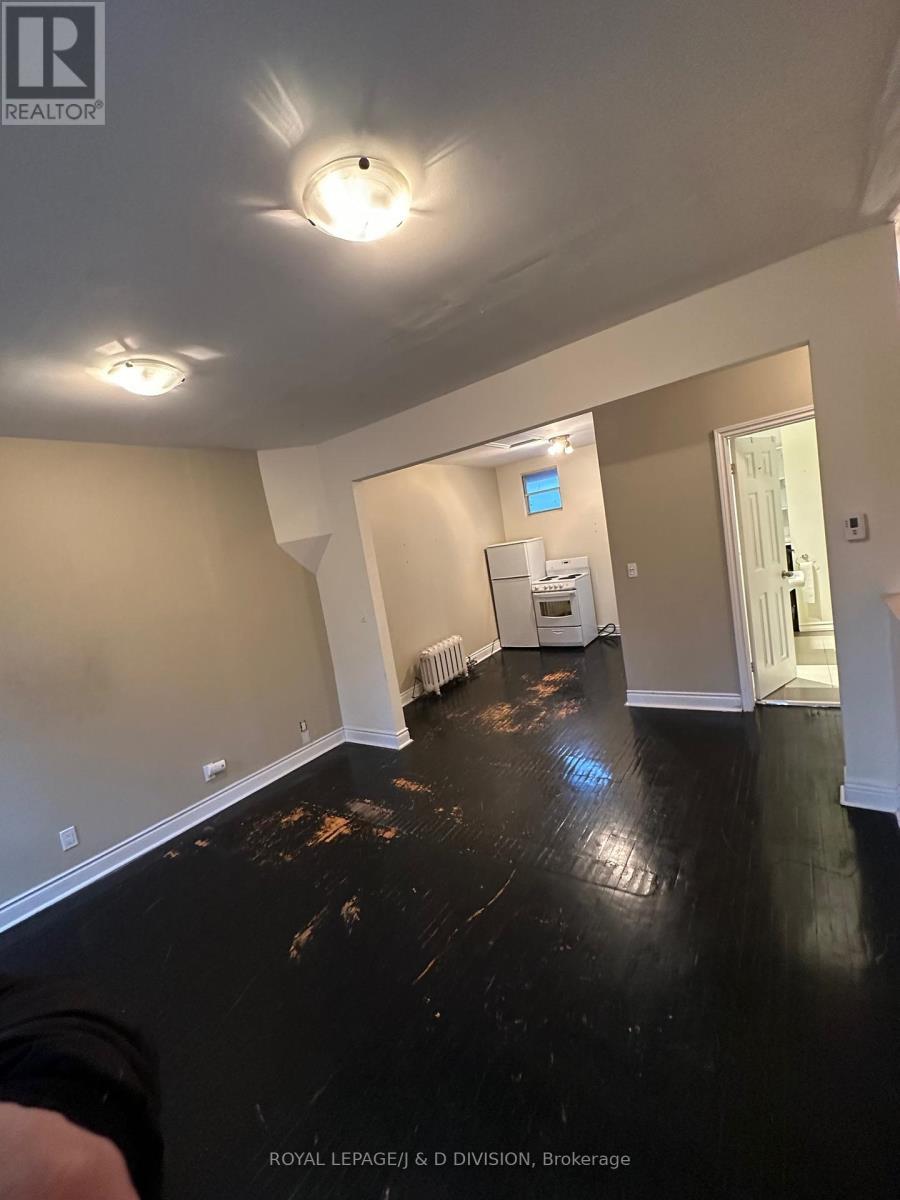












UPPER - 9 IRWIN AVENUE

,
Toronto,




Ontario
M4Y1L1

