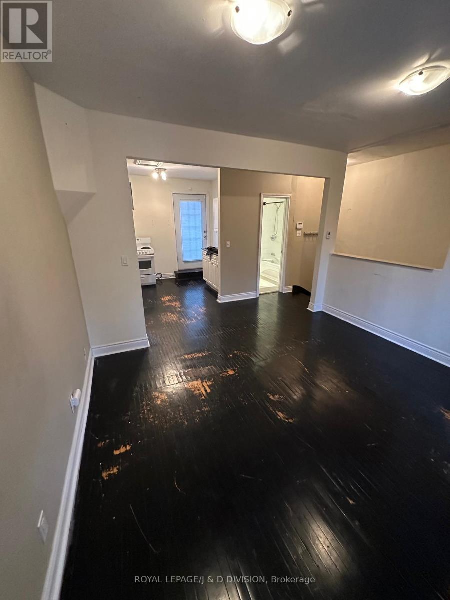 












UPPER - 9 IRWIN AVENUE

,
Toronto,




Ontario
M4Y1L1

