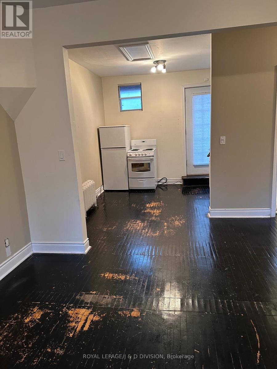 












UPPER - 9 IRWIN AVENUE

,
Toronto,




Ontario
M4Y1L1

