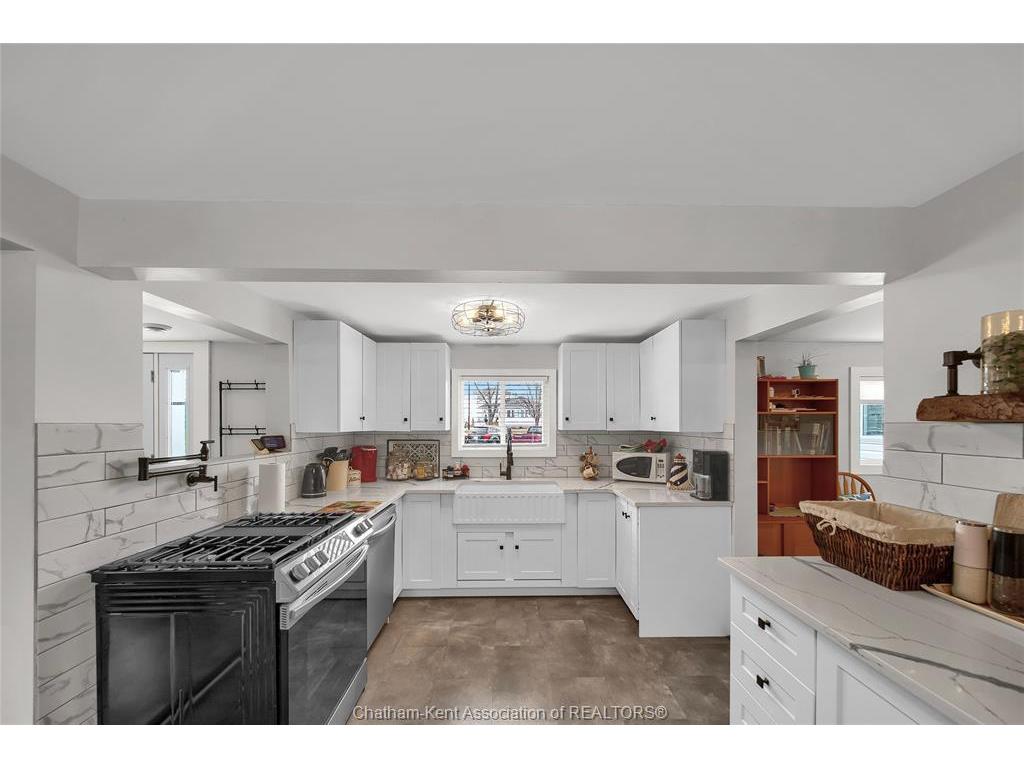 









430


Ross

Lane,
Erieau,




ON
N0P 1N0

