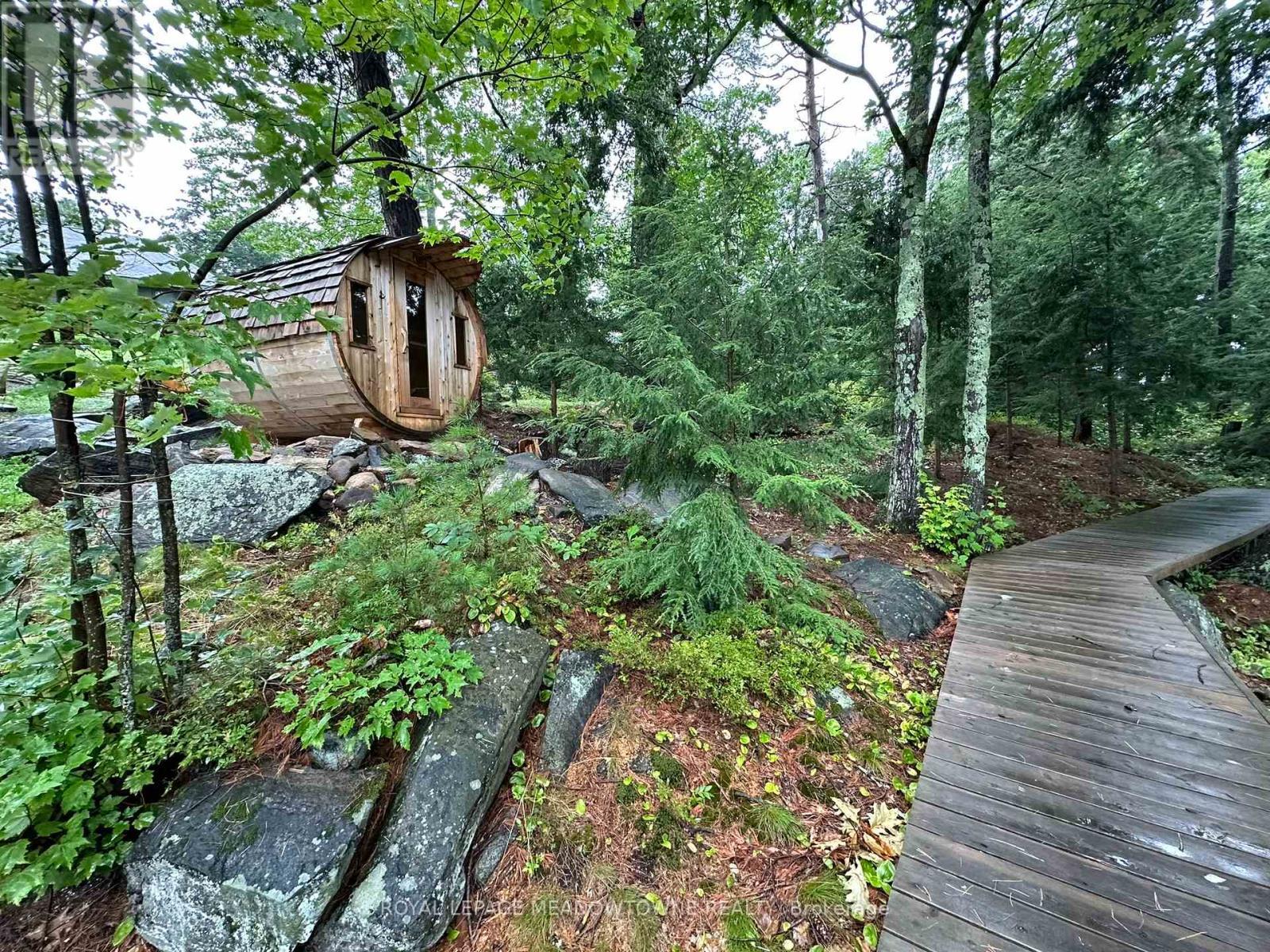 












1 B 642 WHITE PIGEON ISLAND

,
The Archipelago,




Ontario
P2A2W8

