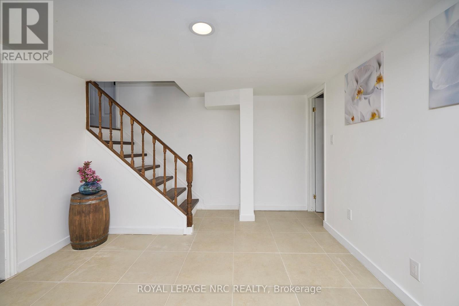 












12 CORBETT AVENUE

,
St. Catharines (Port Dalhousie),




Ontario
L2N5M5

