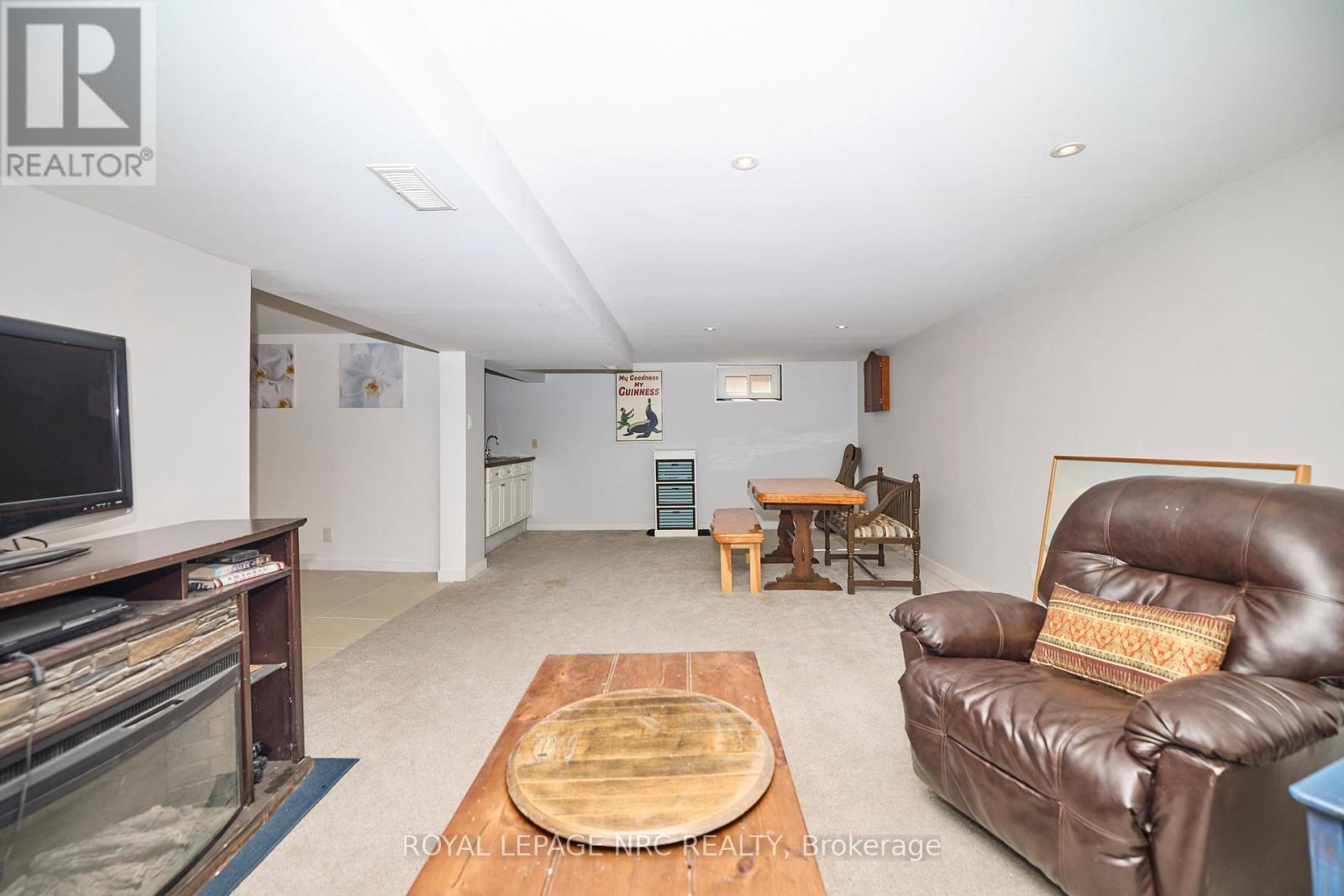 












12 CORBETT AVENUE

,
St. Catharines (Port Dalhousie),




Ontario
L2N5M5

