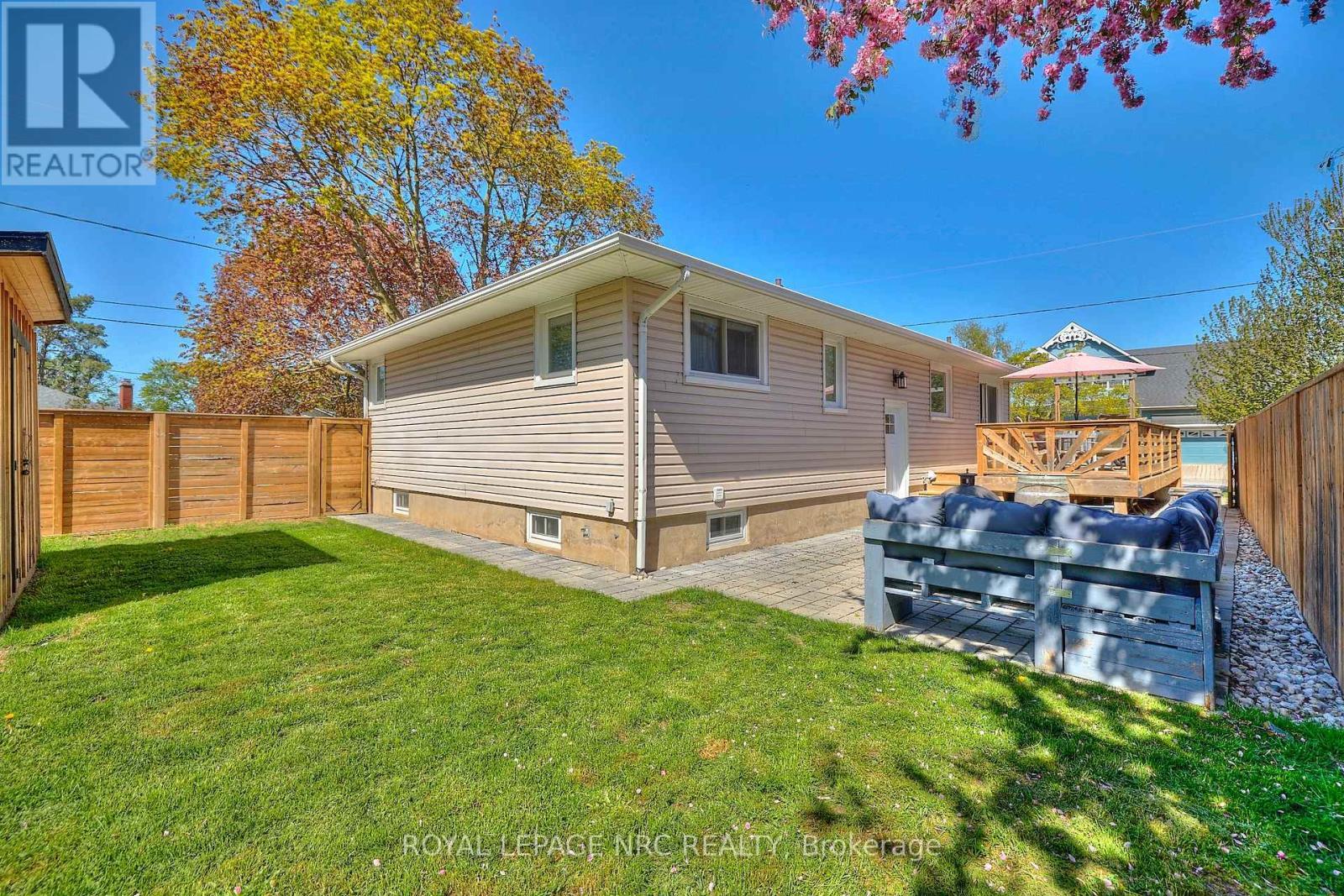 












12 CORBETT AVENUE

,
St. Catharines (Port Dalhousie),




Ontario
L2N5M5

