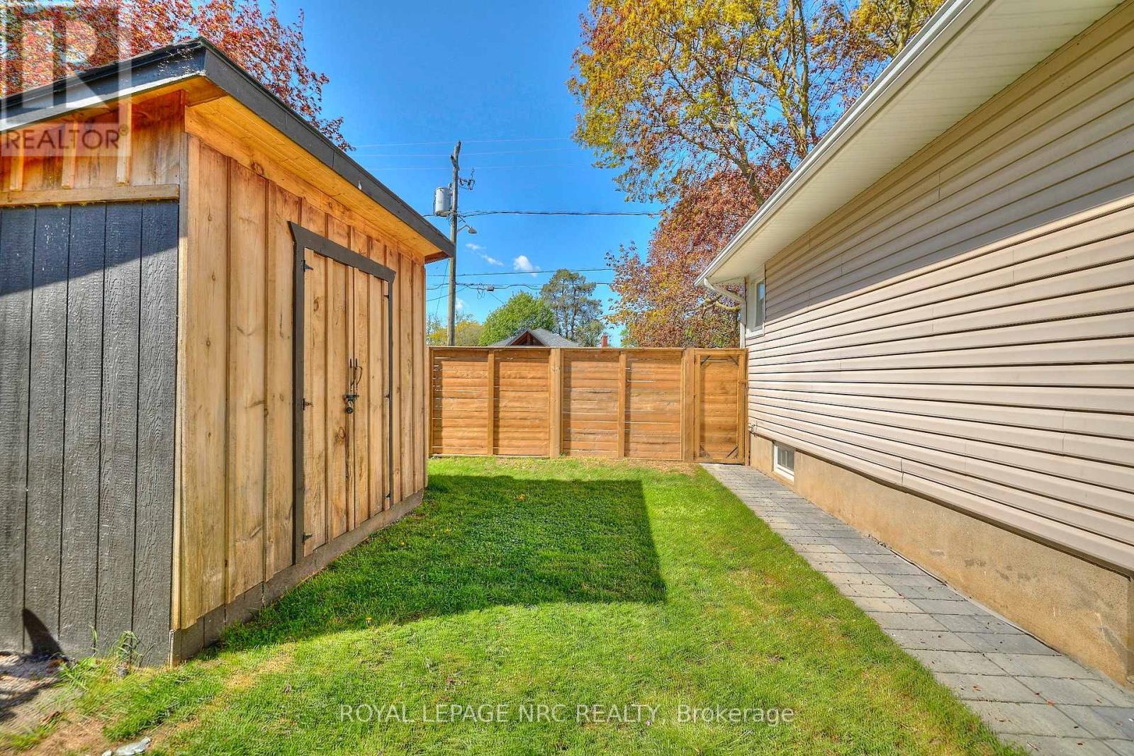 












12 CORBETT AVENUE

,
St. Catharines (Port Dalhousie),




Ontario
L2N5M5

