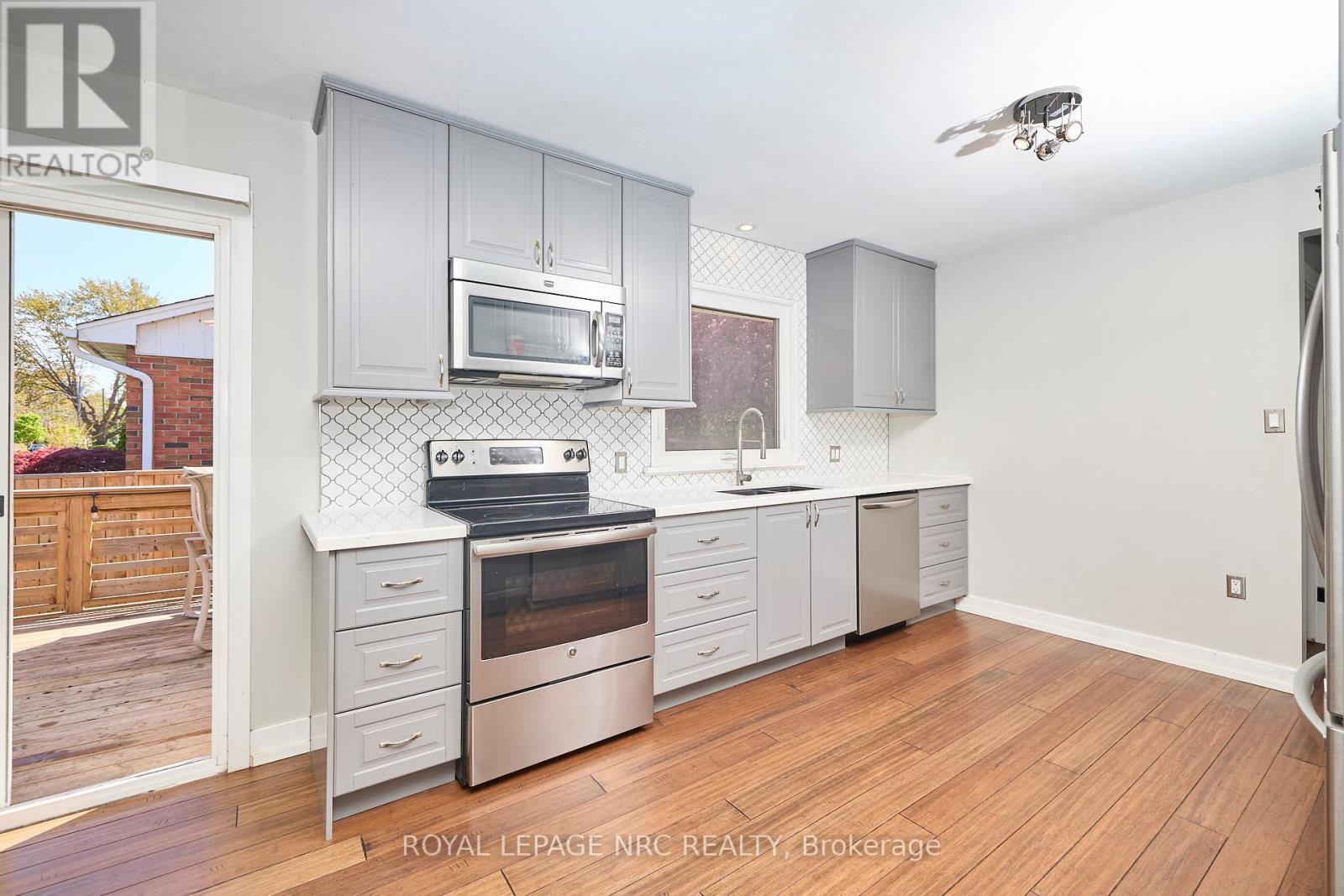 












12 CORBETT AVENUE

,
St. Catharines (Port Dalhousie),




Ontario
L2N5M5

