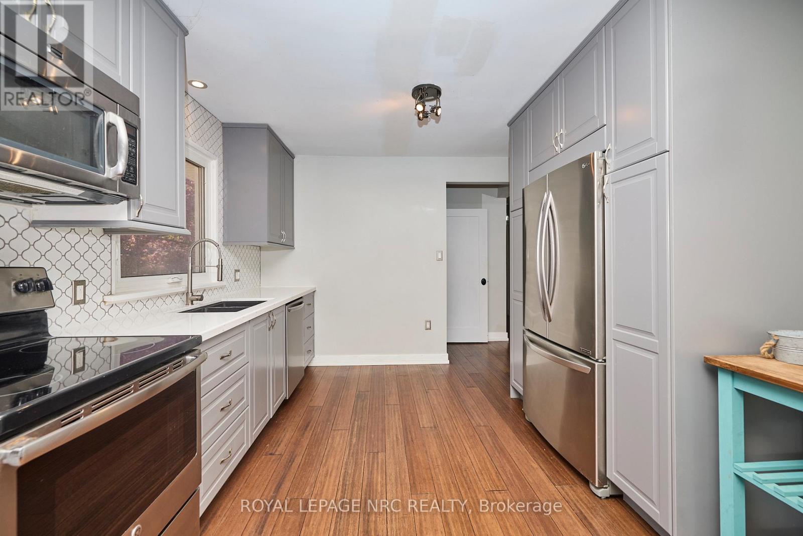 












12 CORBETT AVENUE

,
St. Catharines (Port Dalhousie),




Ontario
L2N5M5

