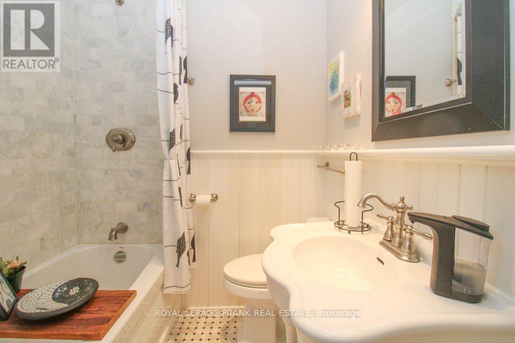 












210 MCDONNEL STREET

,
Peterborough Central (North),




Ontario
K9H2V9

