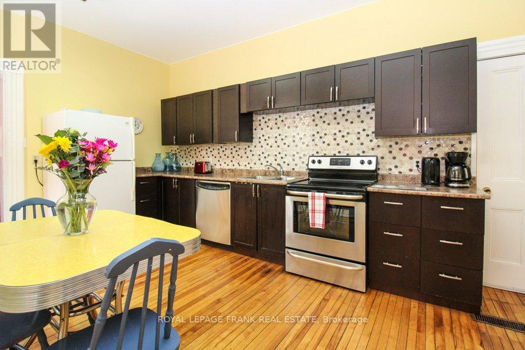 












210 MCDONNEL STREET

,
Peterborough Central (North),




Ontario
K9H2V9

